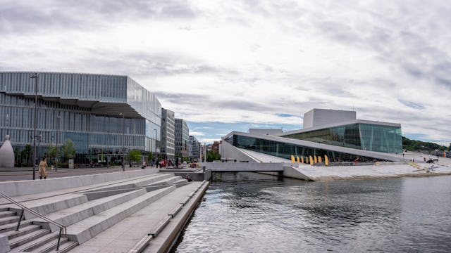 Bilden visar en överblick av Oslos stad och hamn. Utgå din kryssning från Skandinavien och Oslo.