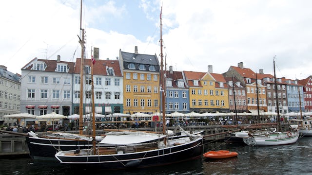 Bilden visar en överblick av Köpenhamns stad och hamn. Utgå din kryssning från Skandinavien och Köpenhamn.
