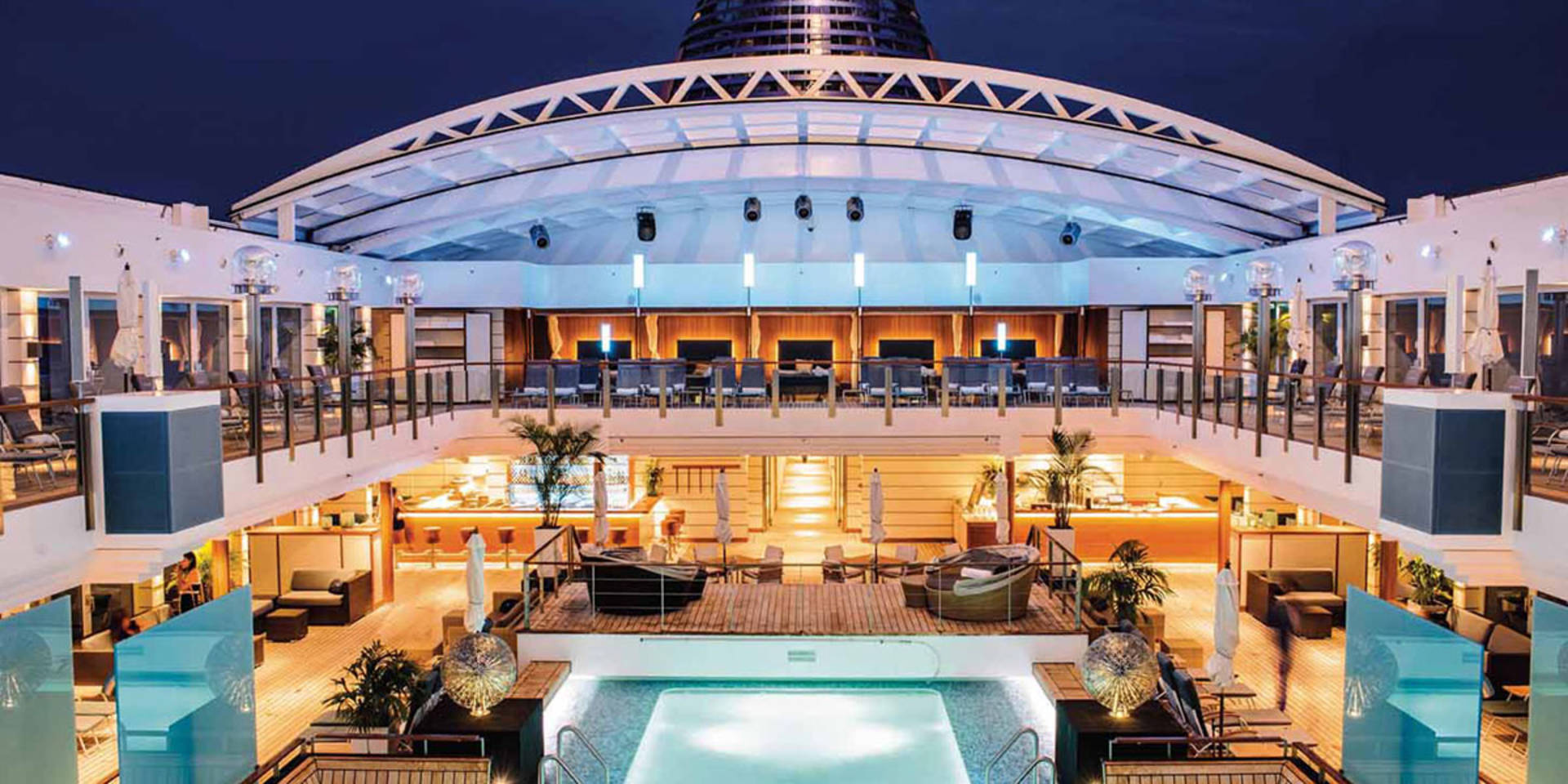 I poolen eller vid poolbaren – vilket är det bästa stället för maximal förfriskning