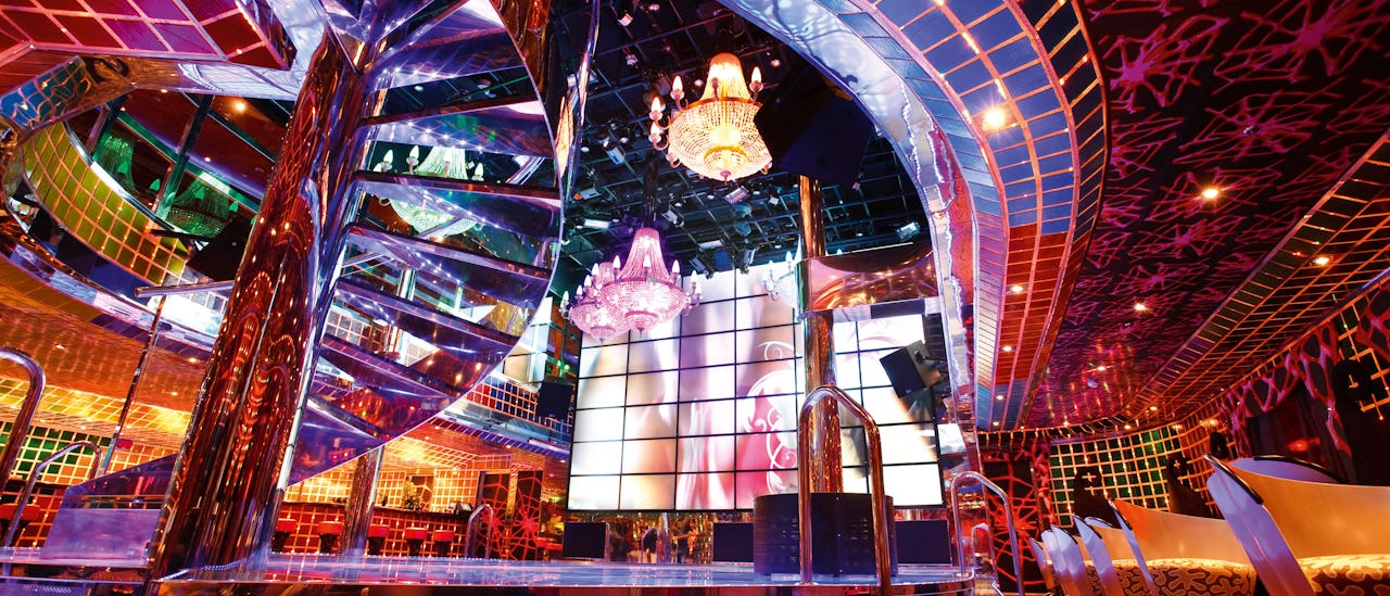 I nattklubben är stämningen hög fram på småtimmarna