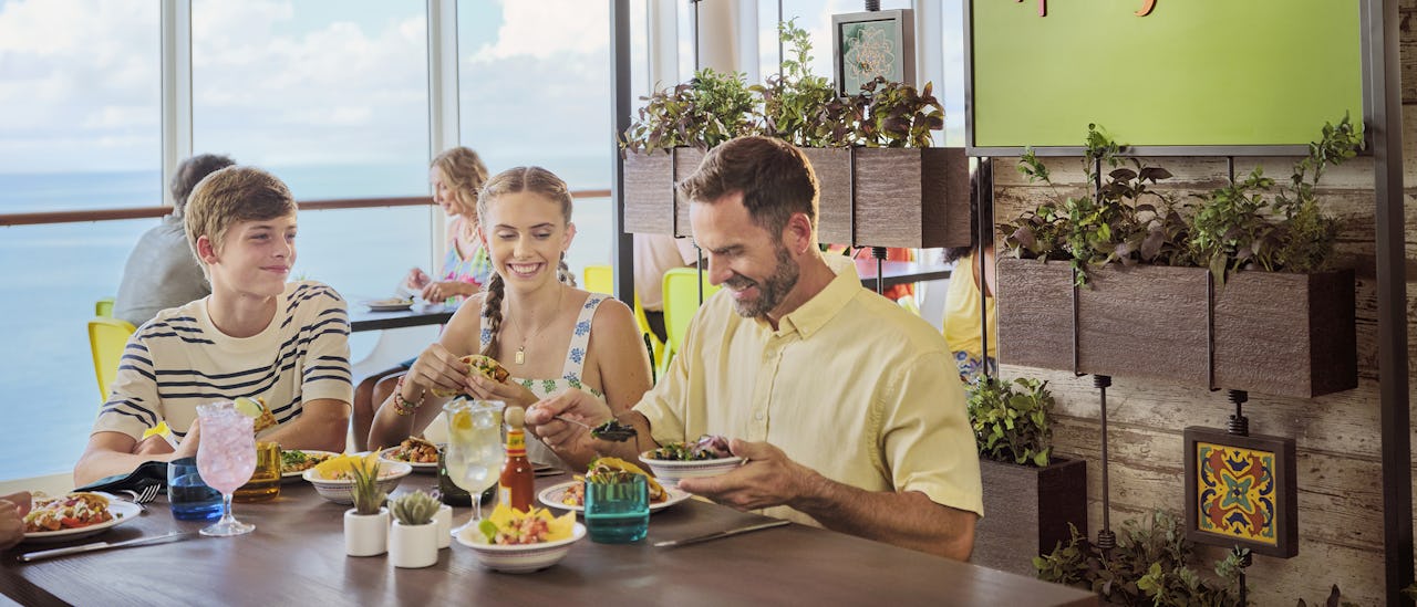 Mumsa på en läcker taco eller burrito med mera på detta avslappnade mexikanska hak