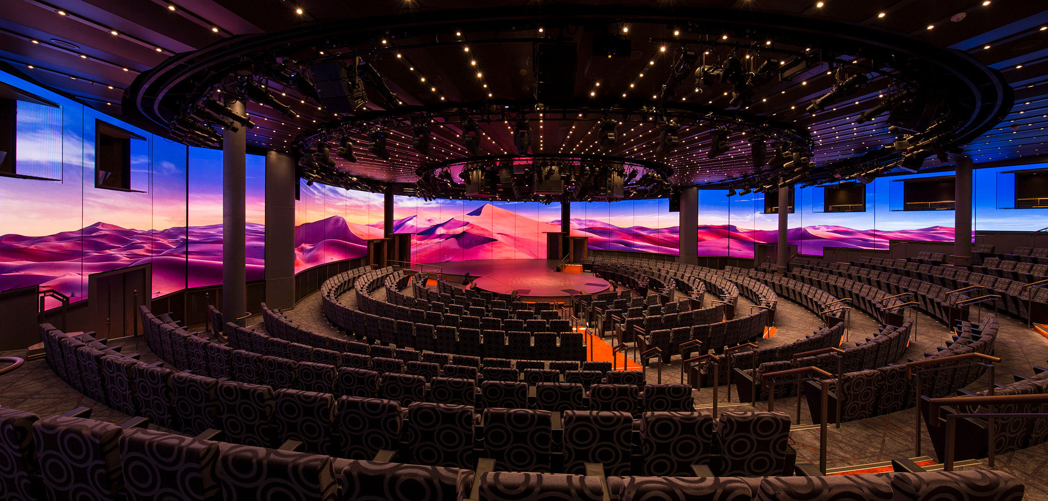 Teatern med 270 graders omgivande LED-skärm