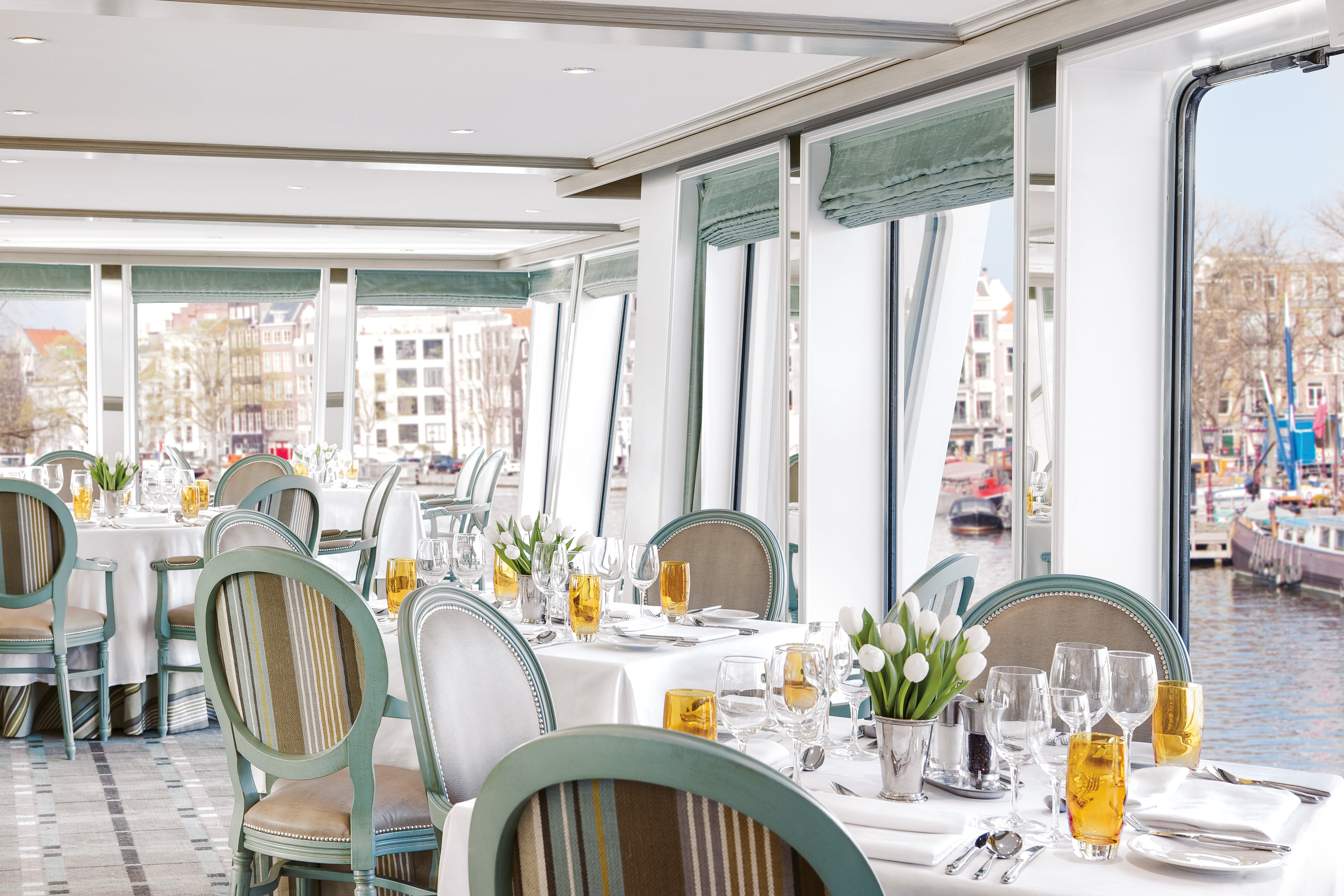 Palace Restaurant erbjuder elegant middag i en lyxig sittning