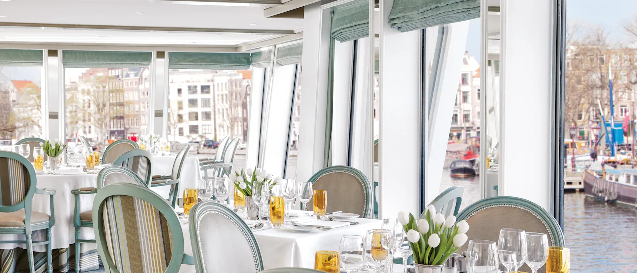 Palace Restaurant erbjuder elegant middag i en lyxig sittning