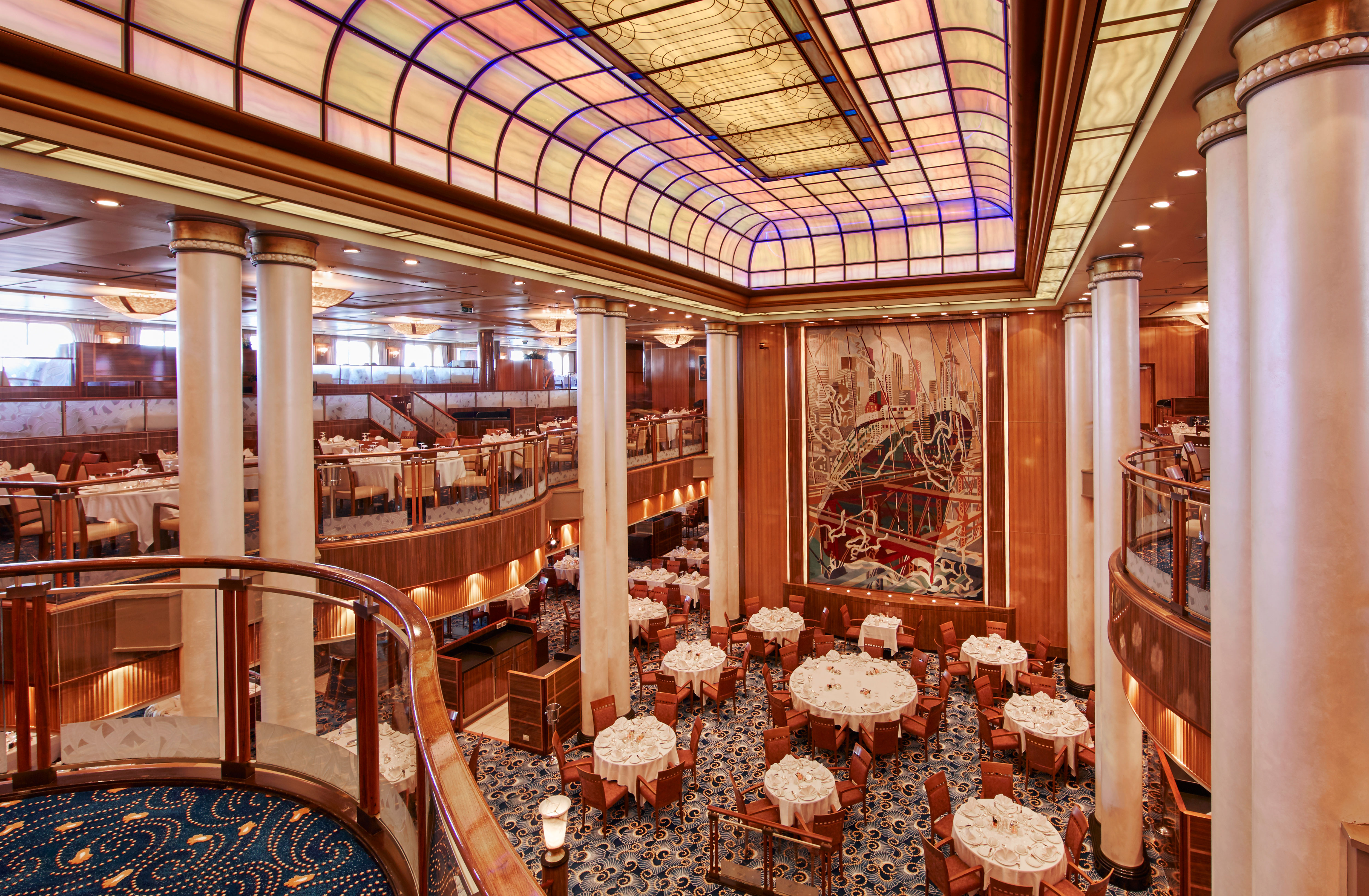 Britannia Restaurant – À la carte-restaurangen som ingår i kryssningsbiljetten.