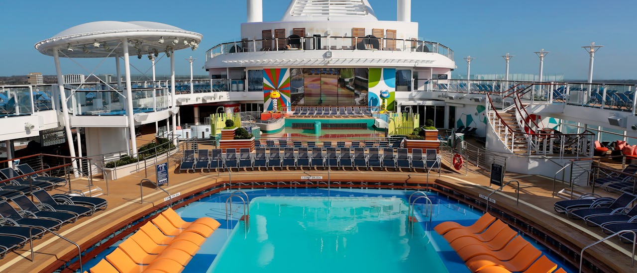 Välkommen till pooldäcket