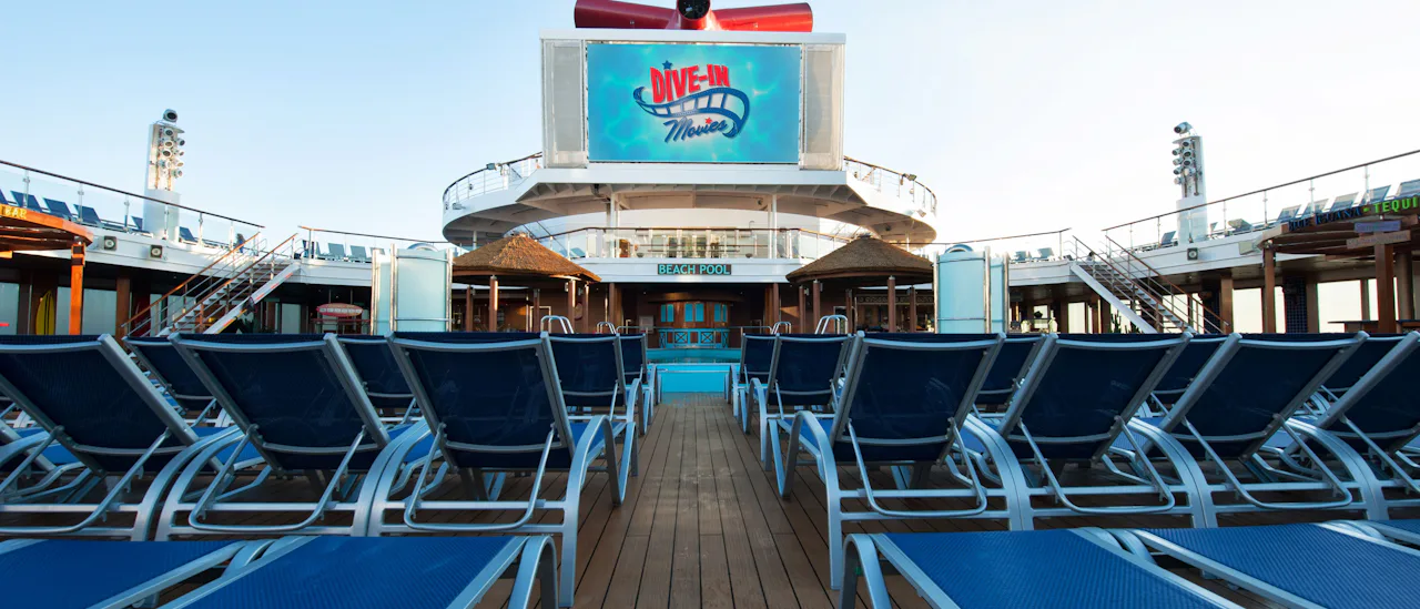 Välkommen till pooldäcket