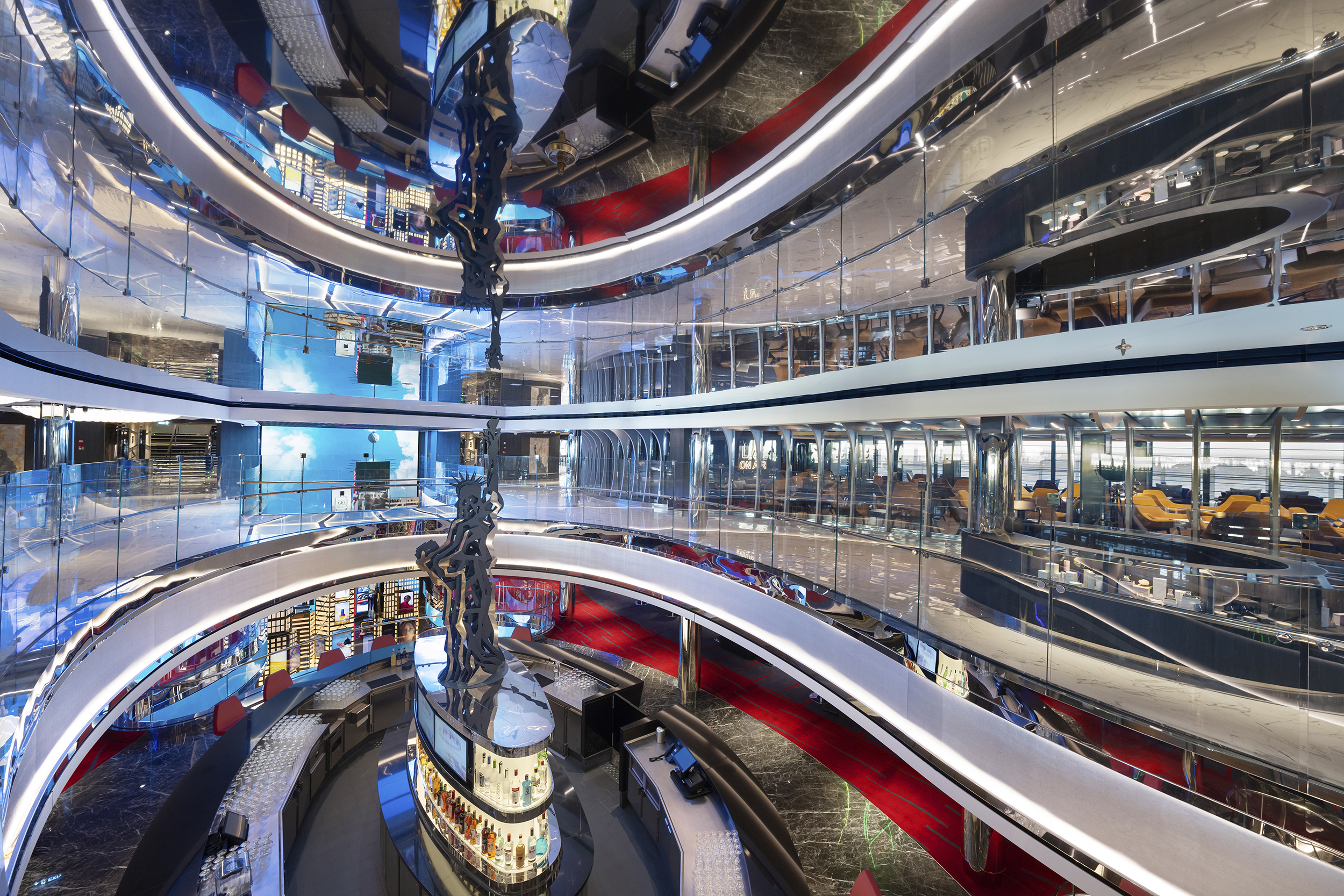 Designdetaljerna, de allmänna utrymmena och lokalnamnen är inspirerade av New Yorks storstadsområde