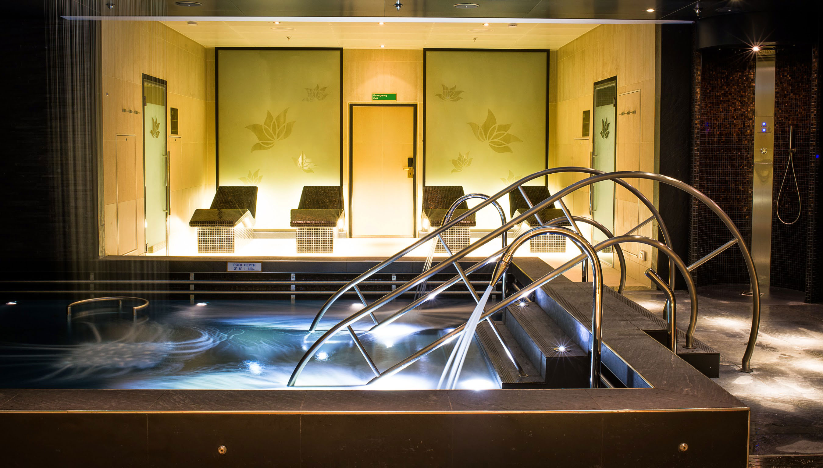 Termiska uppvärmda bäddar och spapoolen (mot extra kostnad)