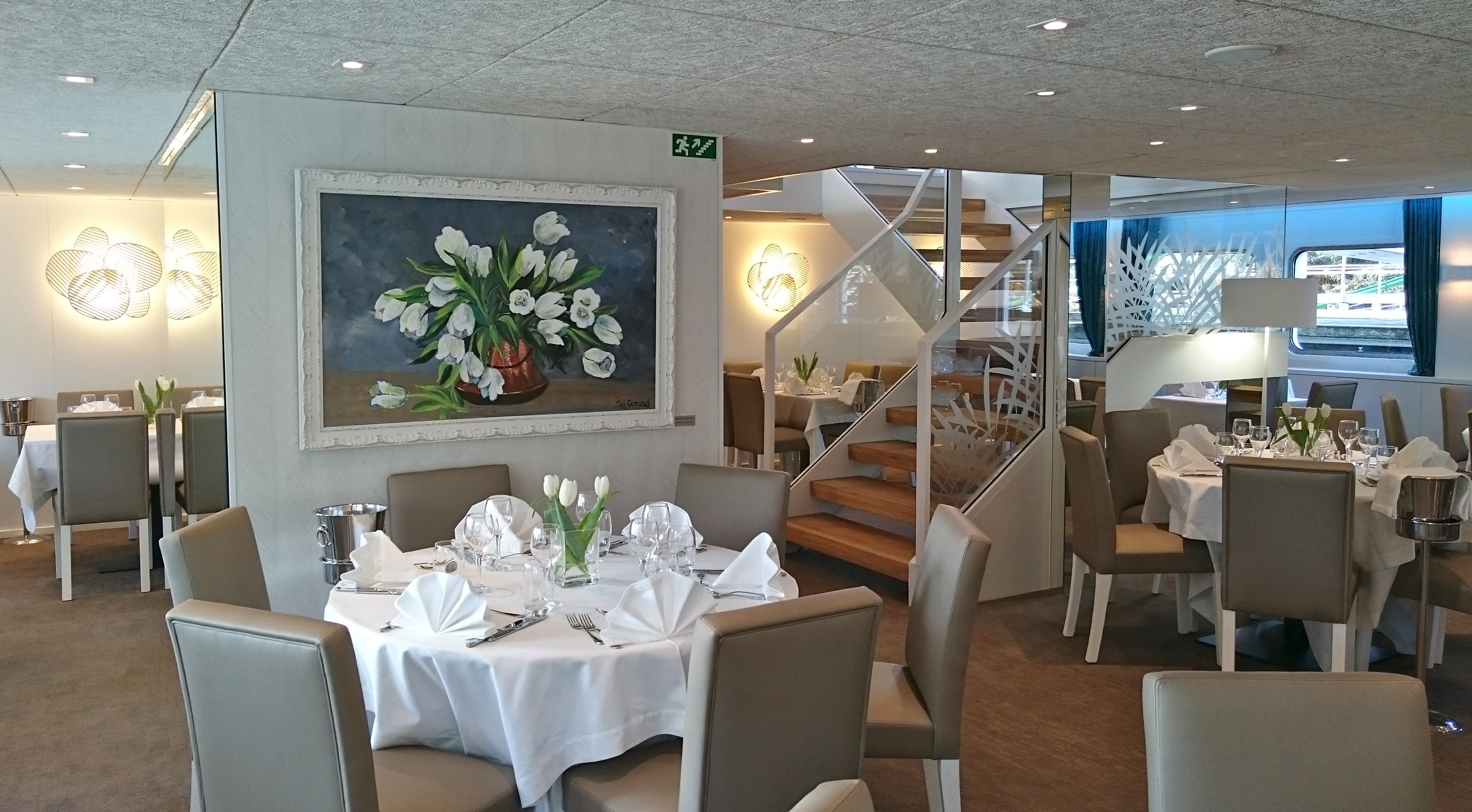 I huvudrestaurangen. är atmosfären är avslappnad men ändå elegant