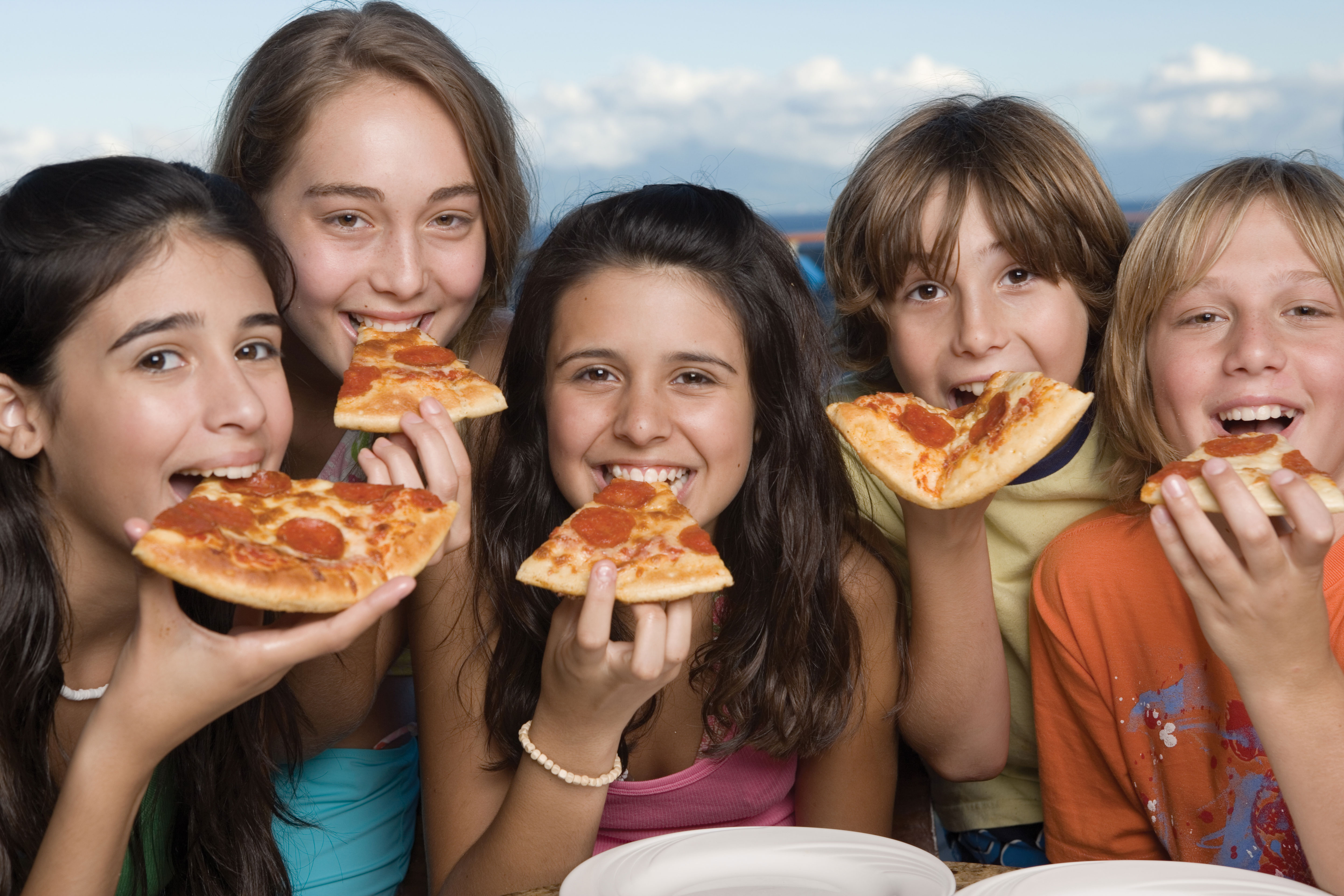 Stanna till för en pizza vid poolen