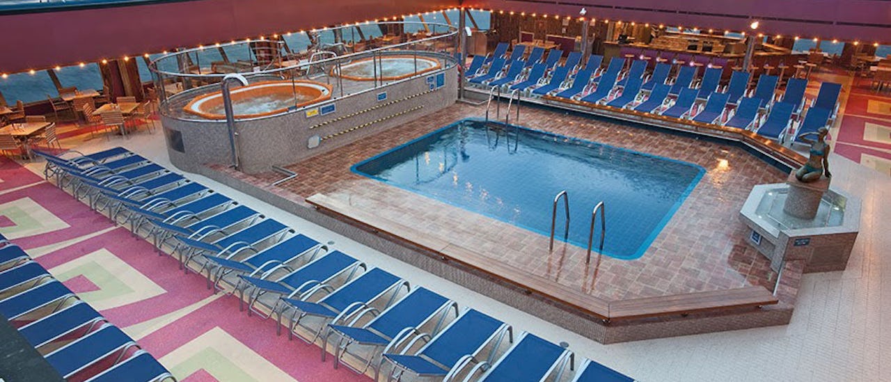 Lugna pooldäcket allra längst akterut