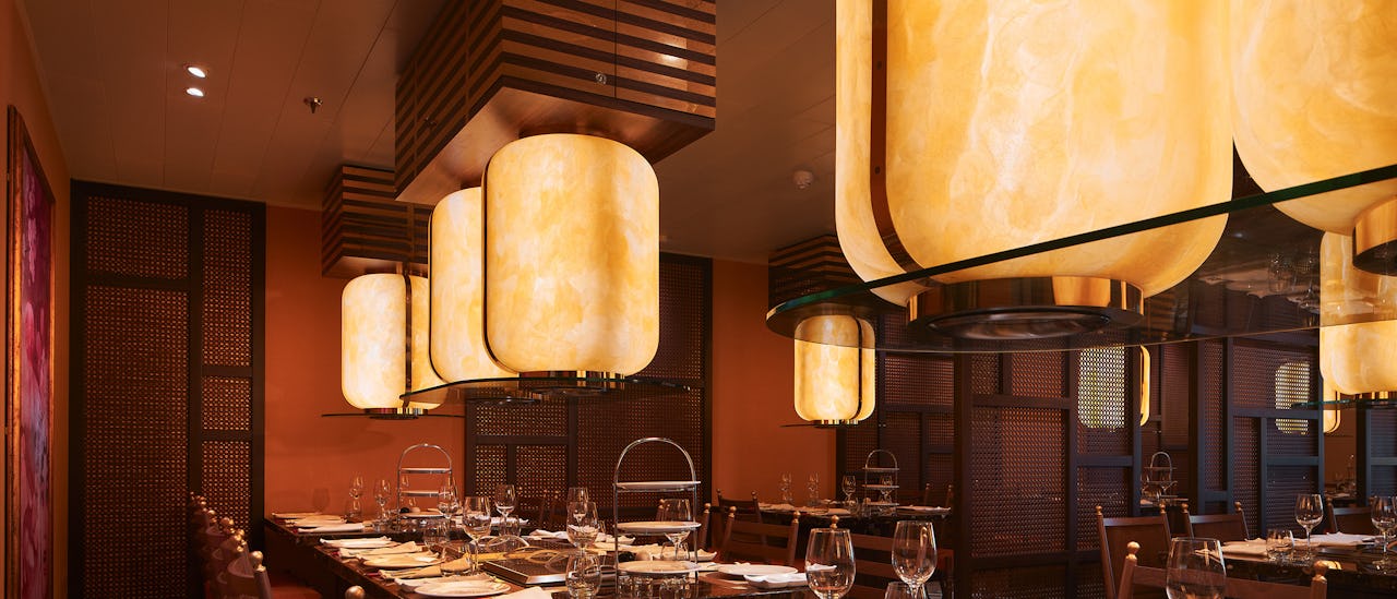 Bli kock för en kväll, laga kött, fisk eller grönsaker till en typisk kinesisk buljong på Hot Pot!