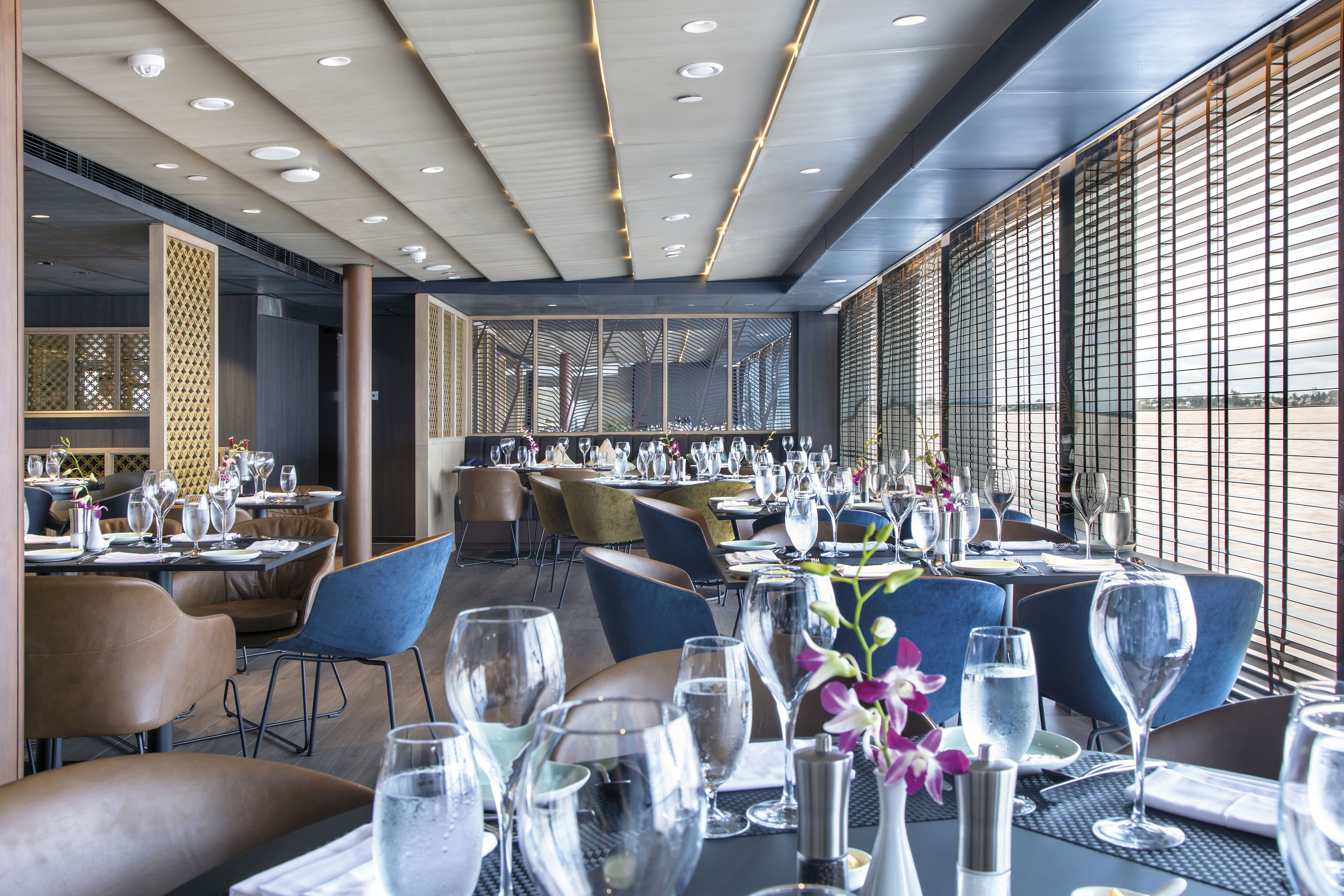 Du hittar ett stort utbud av asiatisk-inspirerade rätter på Reflections Restaurant