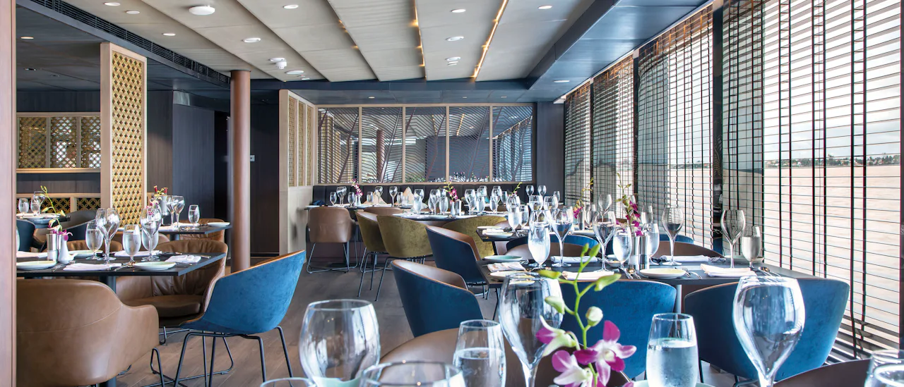 Du hittar ett stort utbud av asiatisk-inspirerade rätter på Reflections Restaurant