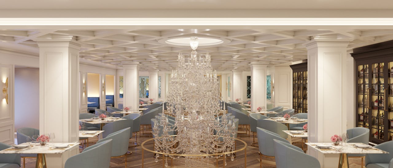 Le Bistro is a showstopper! The restaurant’s design is built around three massive crystal chandeliers costing nearly $100,000 that hang down all the way to the floor