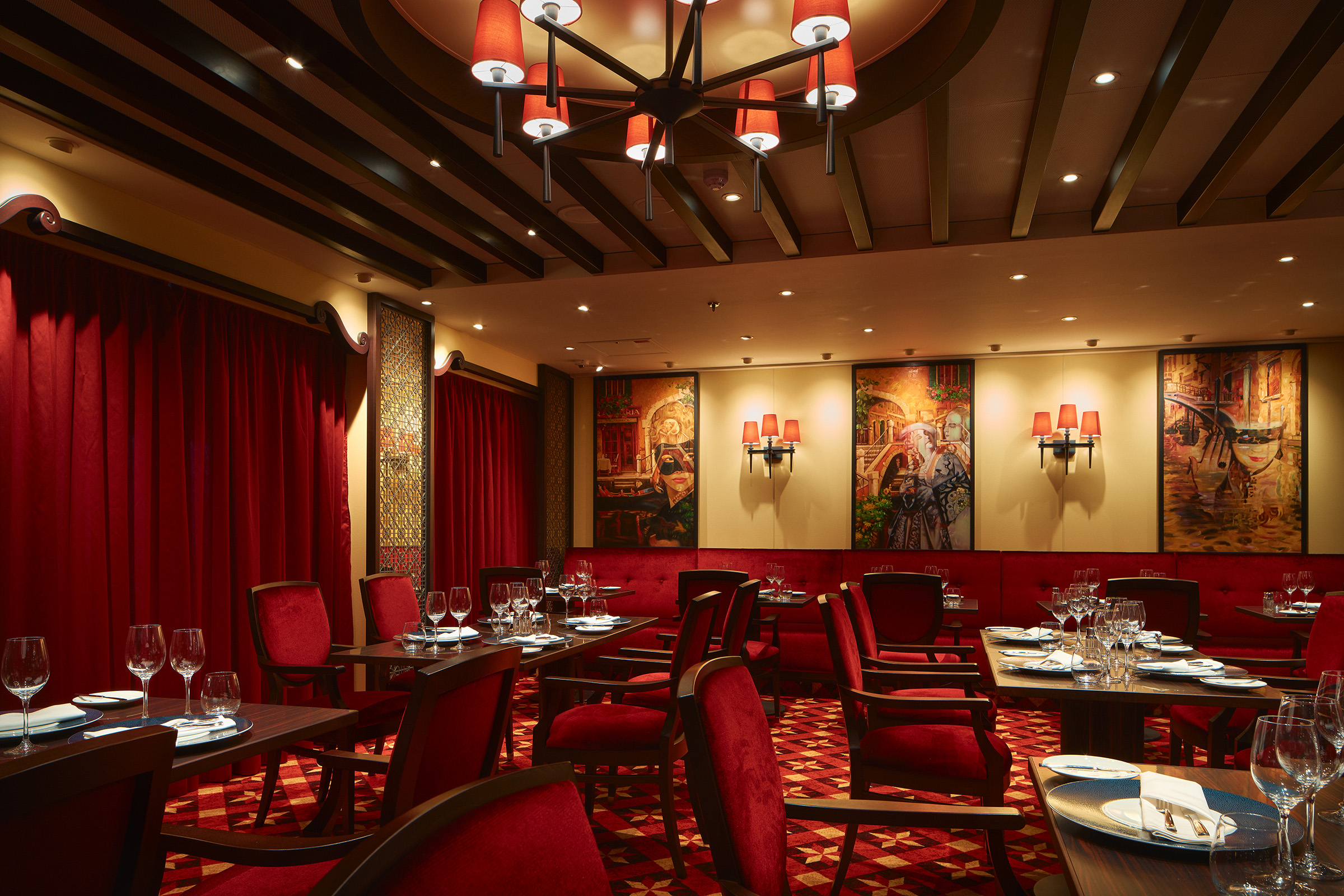 Menyer signerade av internationella kockar Bruno Barbieri, Hélène Darroze och Ángel León på Casanova Restaurant