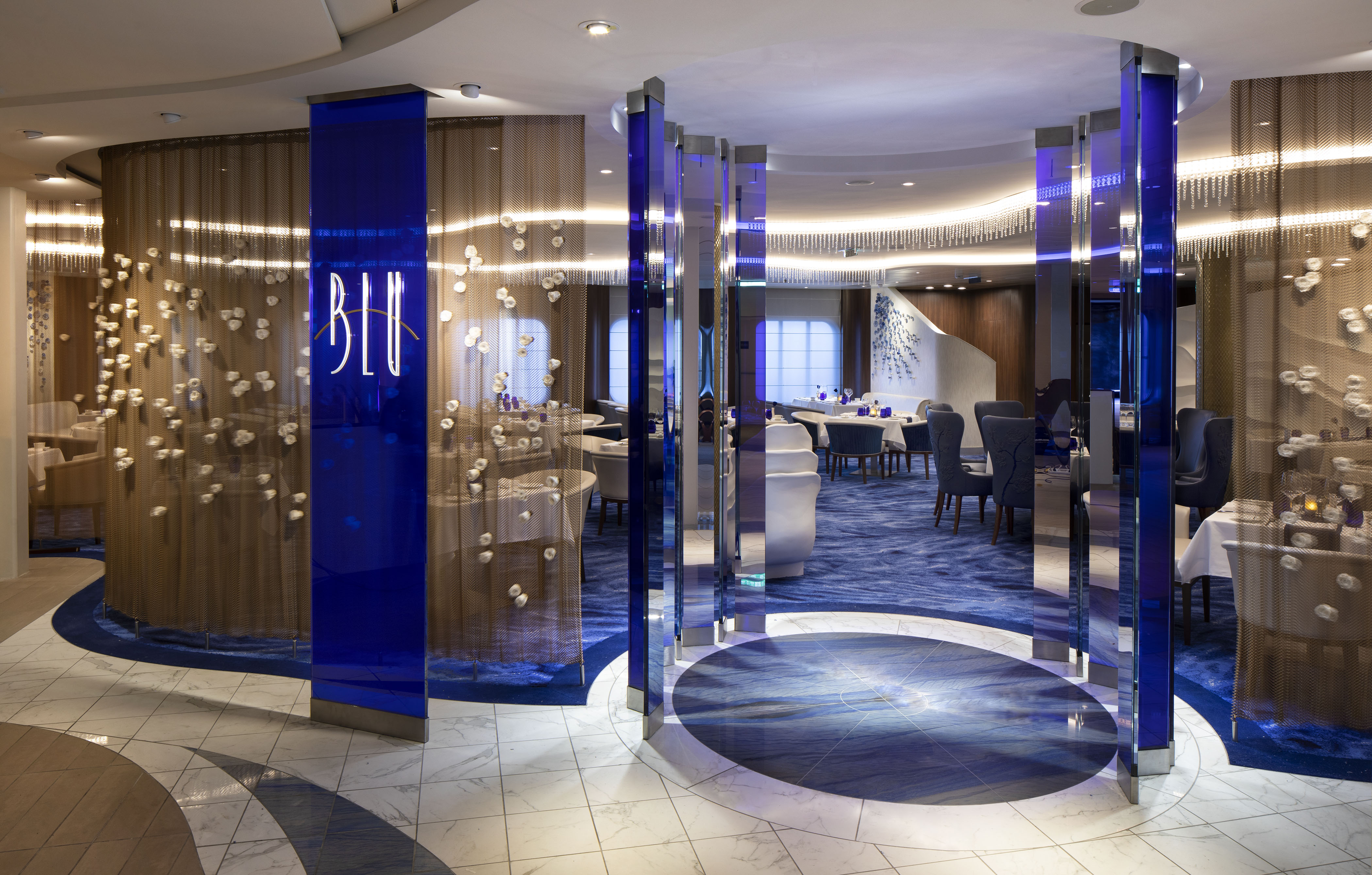 Restaurangen Blu är exklusiv för boende i en Aquaklass-hytt. Blu serverar hälsosam gourmetmat.