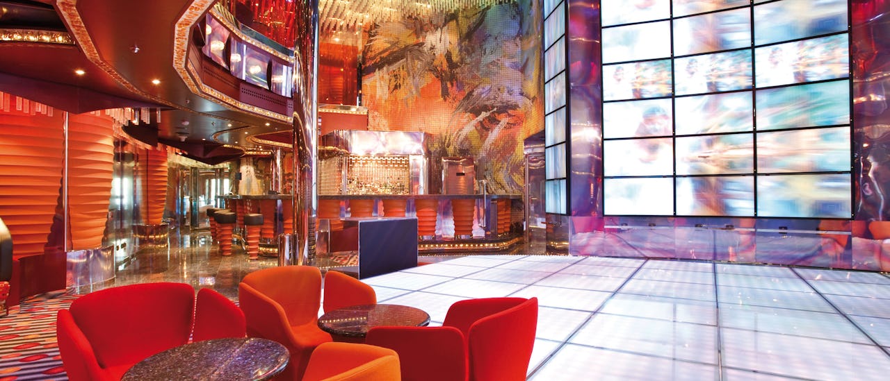 Festa in på små timmarna i vår nattklubb