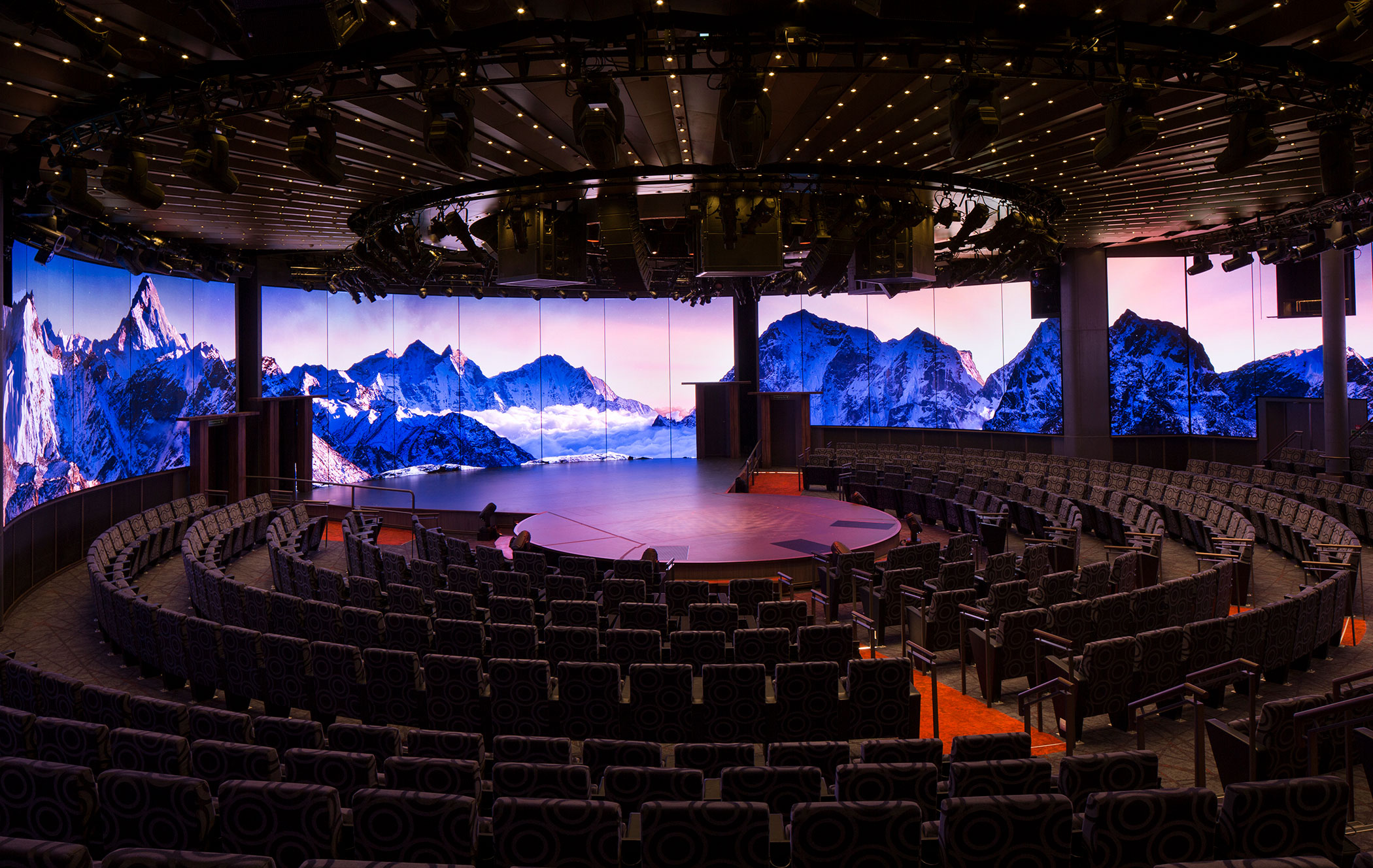 Teatern med en 270 graders surround LED-skärm