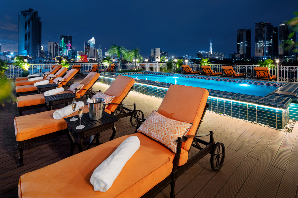 Sundeck and Sky bar