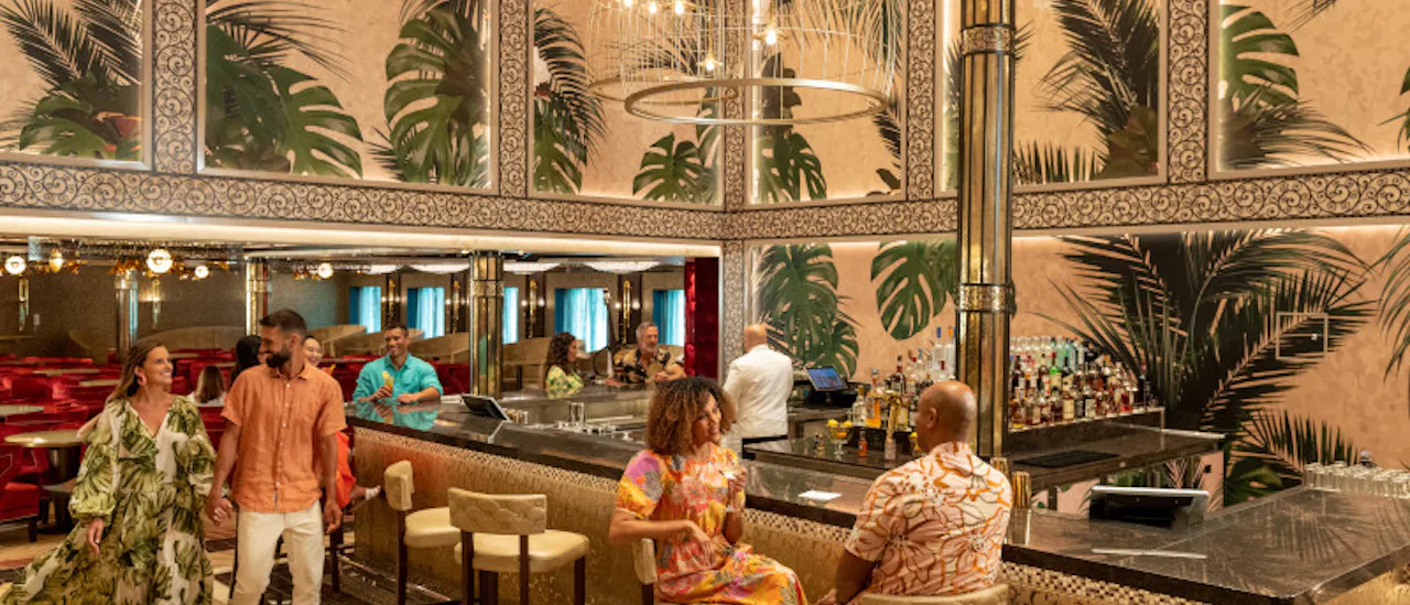 Njut av en fruktig cocktail och lyssna på svängig jazz i Brass Magnolia