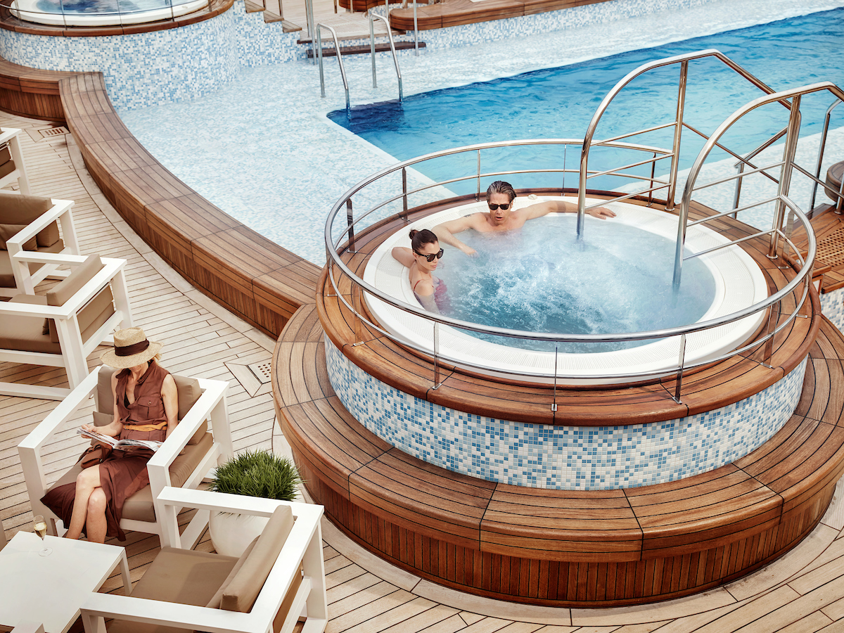 Kliv ner i jacuzzin