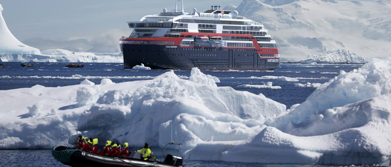 Följ med på utomhusaktiviteter på land