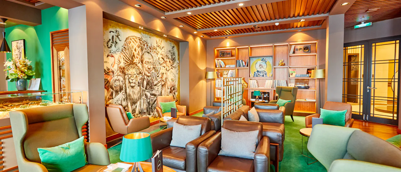 Collins - a dedicated cigar smokers' lounge also offering a selection of Whiskeys and Gins