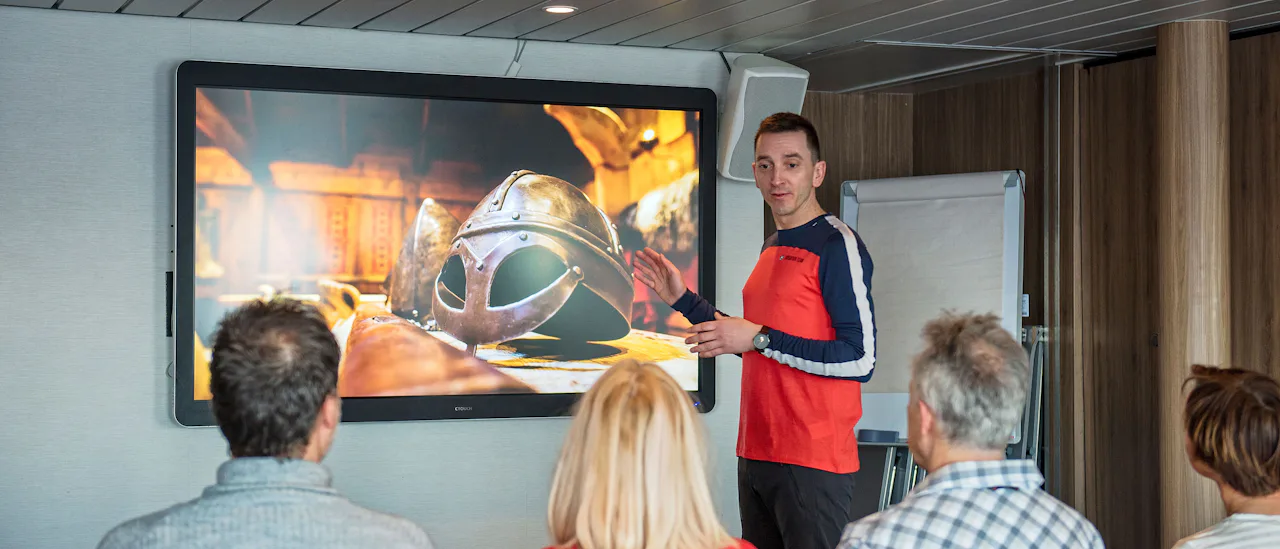 Teman för expeditionen ändras beroende på säsong och destination
