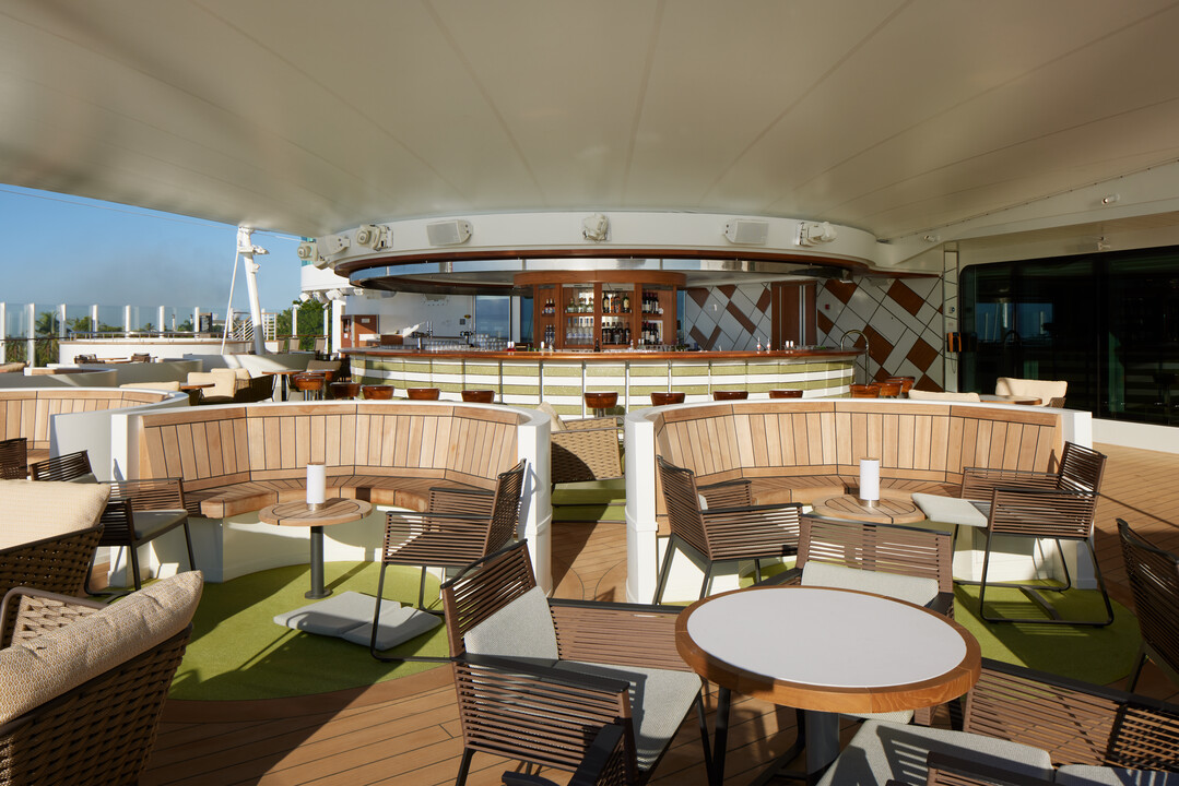 Sunset Bar på deck 8 är det ultimata stället för solnedgångar