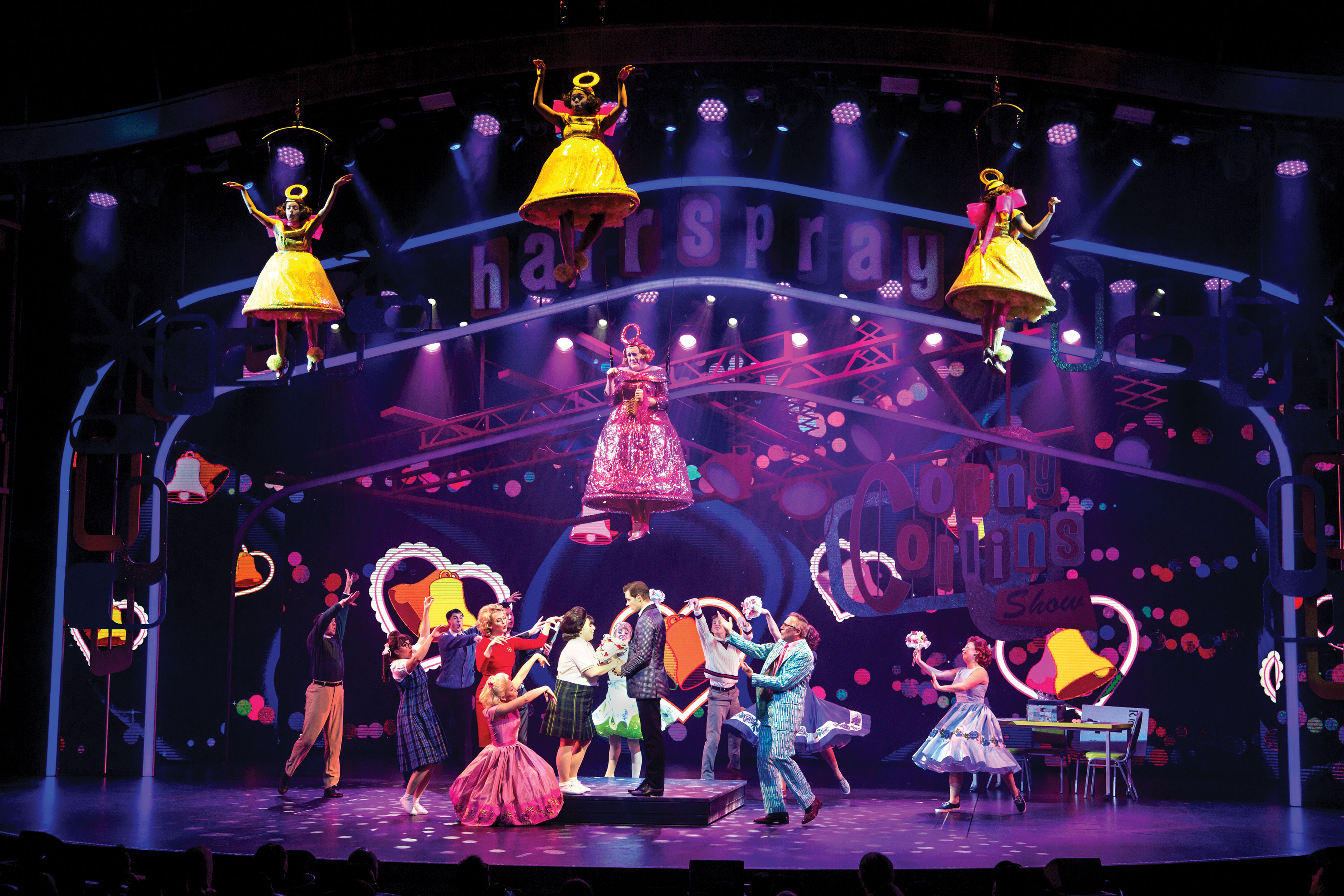 Huvudattraktionen i teatern är en 90 minuter lång och påkostad uppsättning av musikalen Hairspray