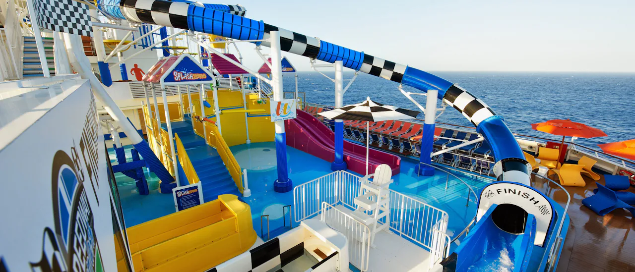 En svalkande åktur i Carnival Waterworks