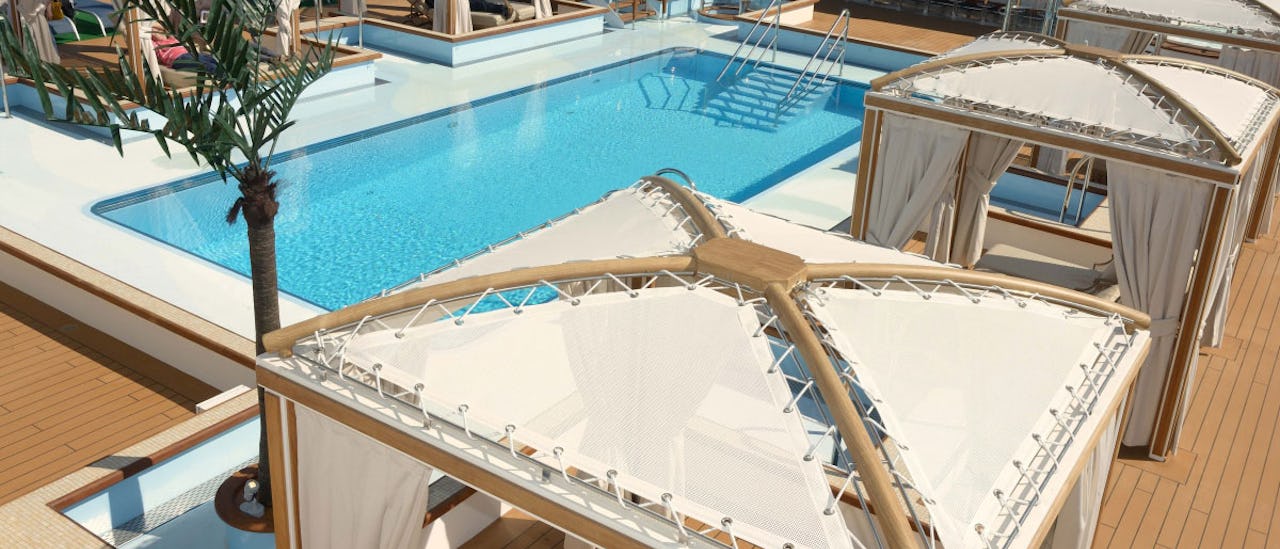 Ett av flera pooldäck