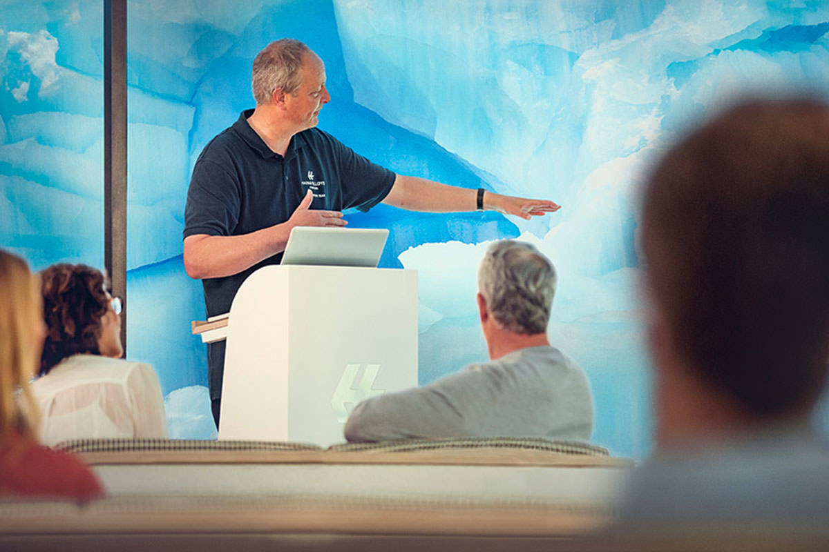 Listen to the knowledge of the experts during their daily presentations in the HanseAtrium