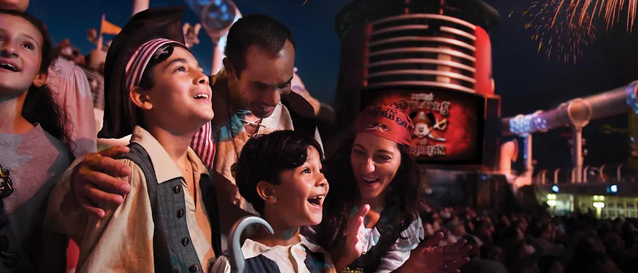 Ha kul med piraterna under Pirates of the Caribbean-kvällarna