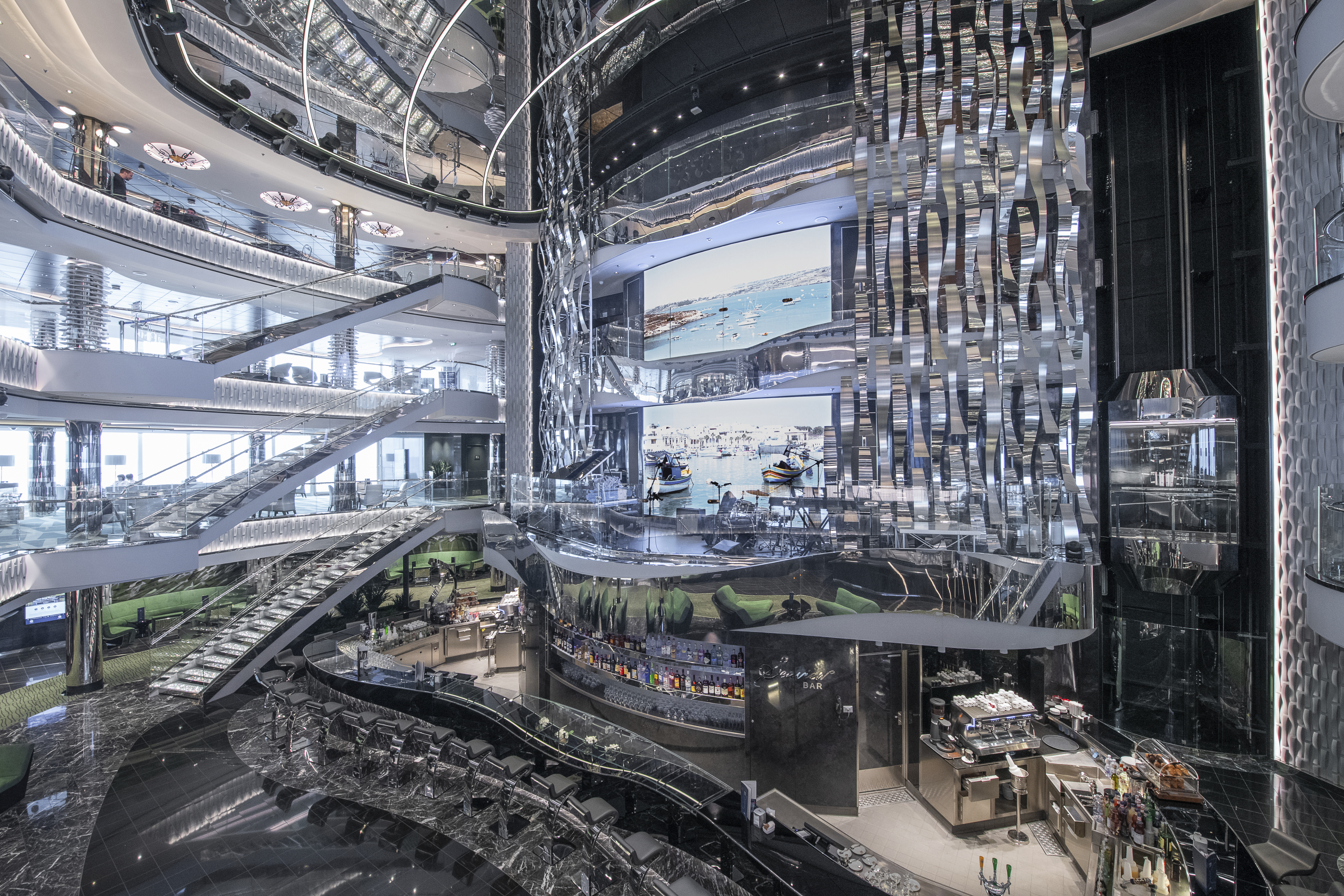 Atriet – MSC Seaviews hjärta