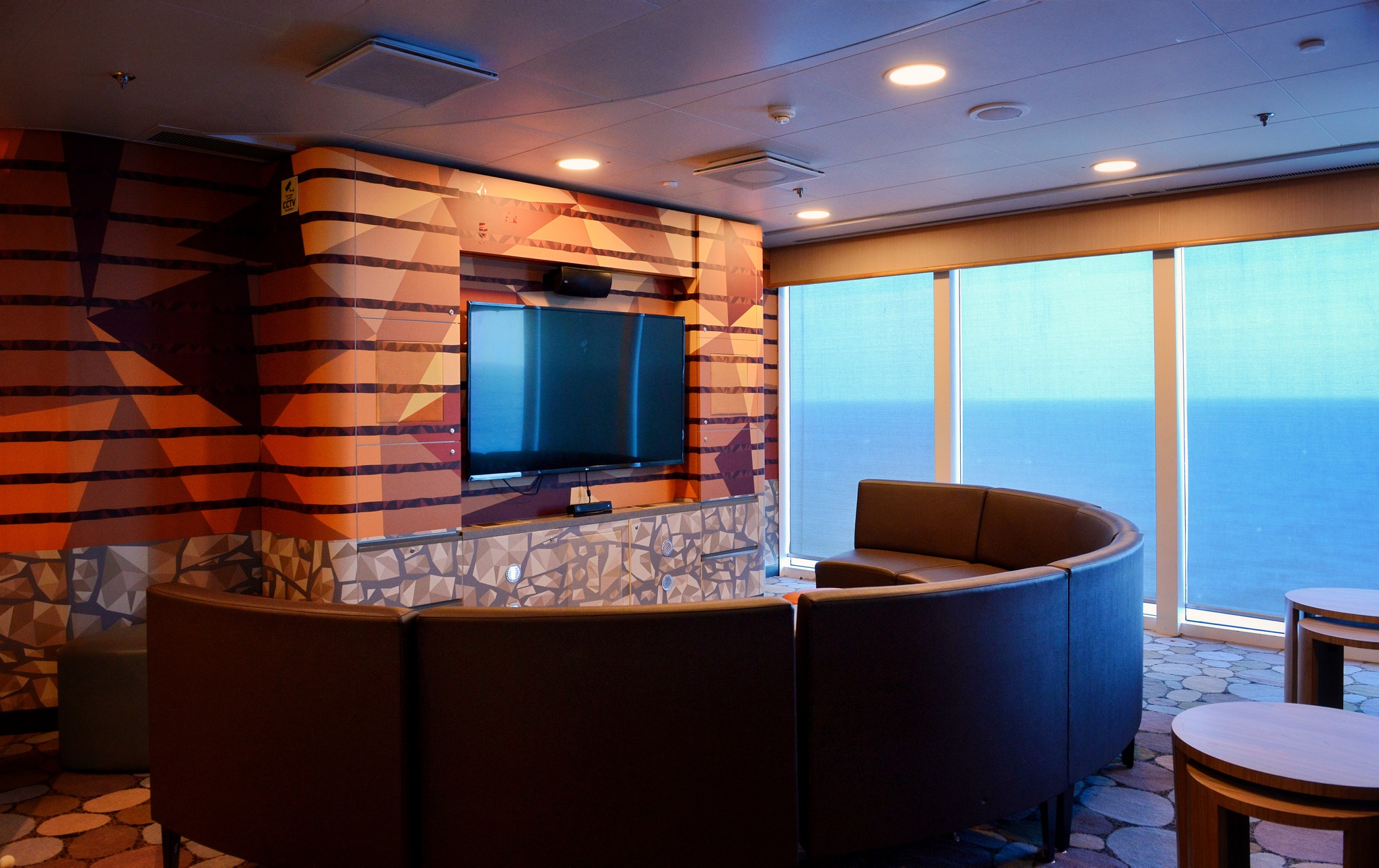 HQ är för 10 till 13-åringar, och HQ+ är för 14 till 17-åringar