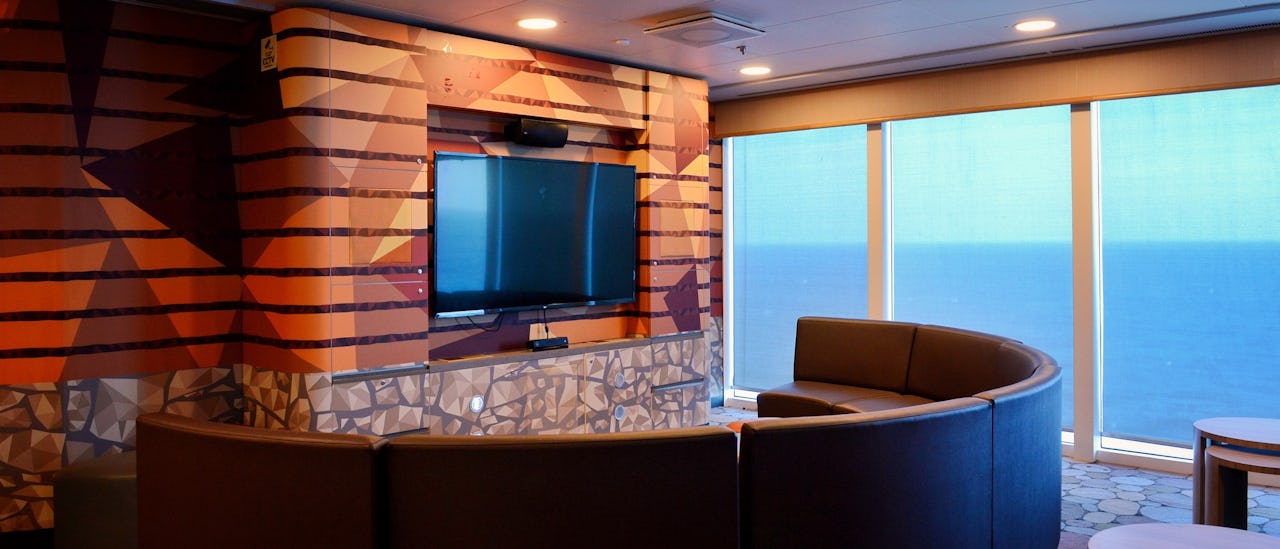 HQ är för 10 till 13-åringar, och HQ+ är för 14 till 17-åringar