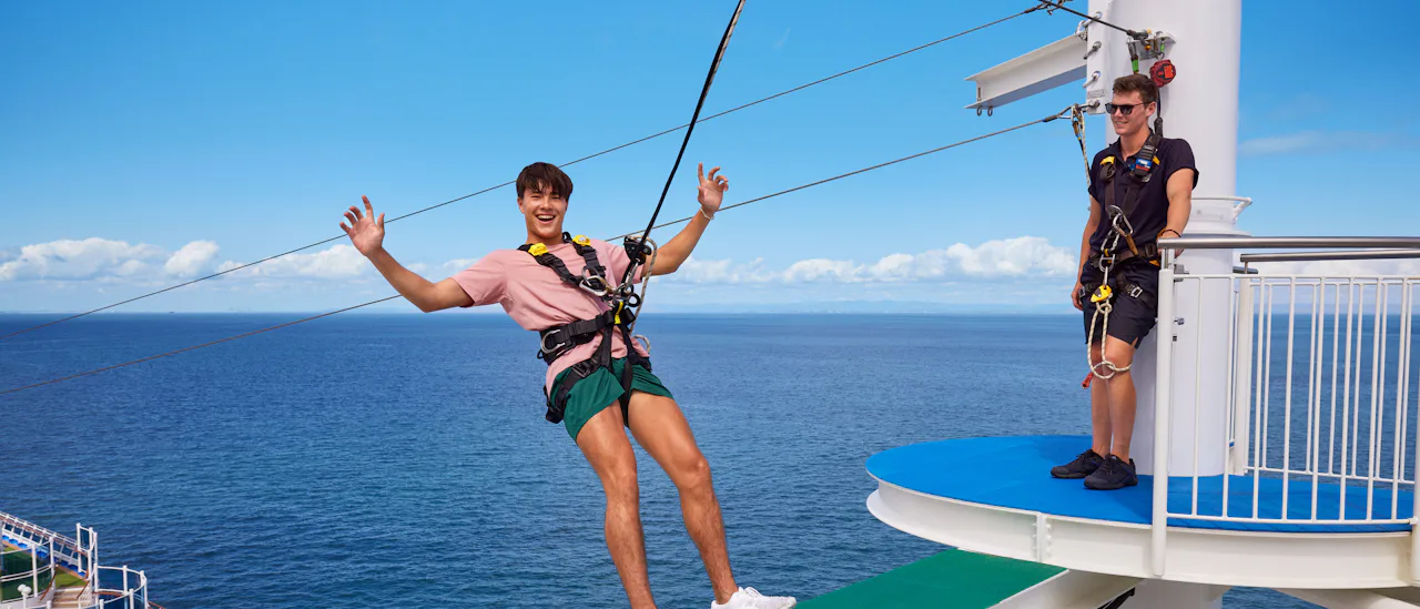 Åk zipline längs hela fartyget!