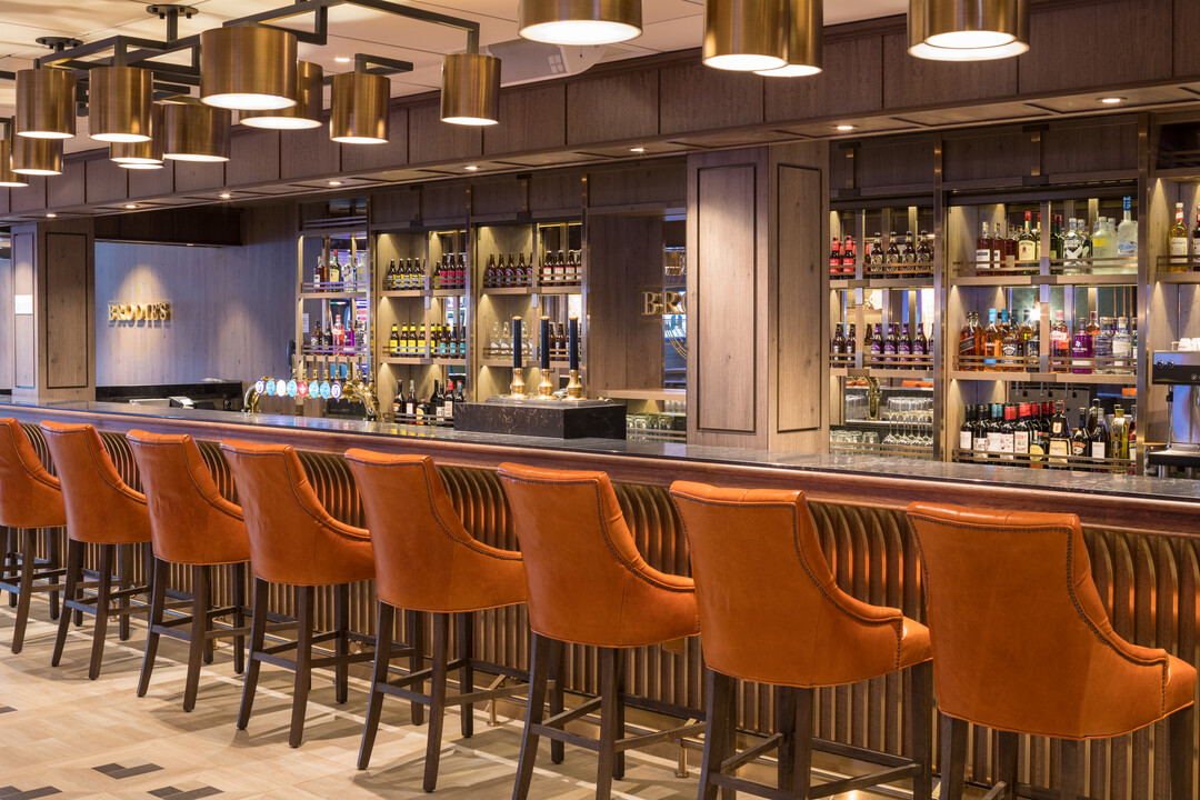 Brodie's Pub is the spot for big-screen sports, a wide drink selection, snacks, plus fun karaoke and pub quizzes!
