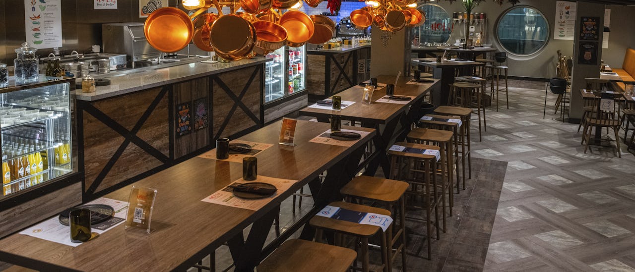 Njut av det mexikanska köket på Hola! Tacos & Cantina