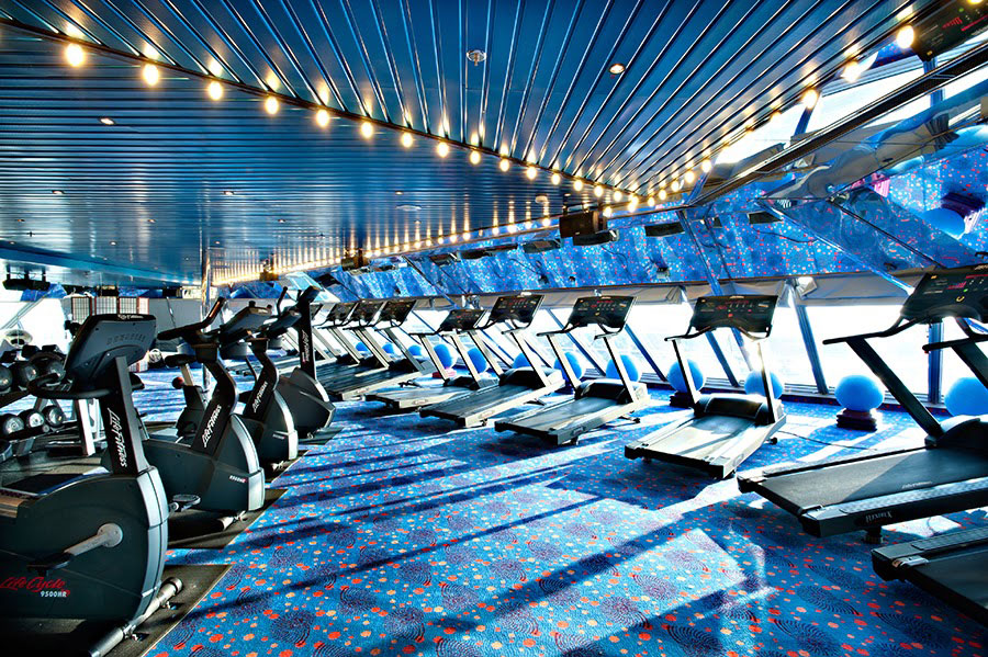 Träna med havsutsikt på ett välutrustat gym