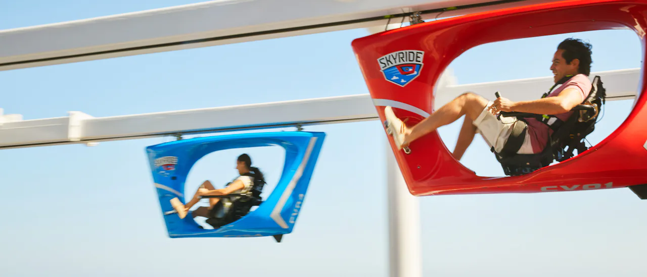 Skyride är en trampdriven farkost som löper längs sports- & aktivitetsdäcket