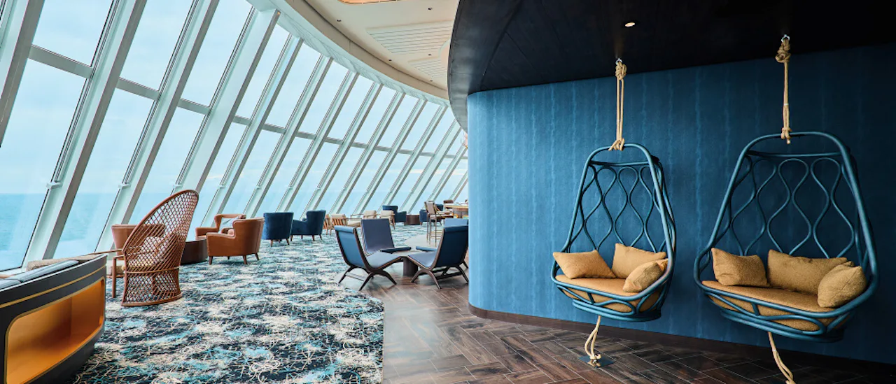 Relax in a laid-back, maritime atmosphere at the 'Captain's Bar