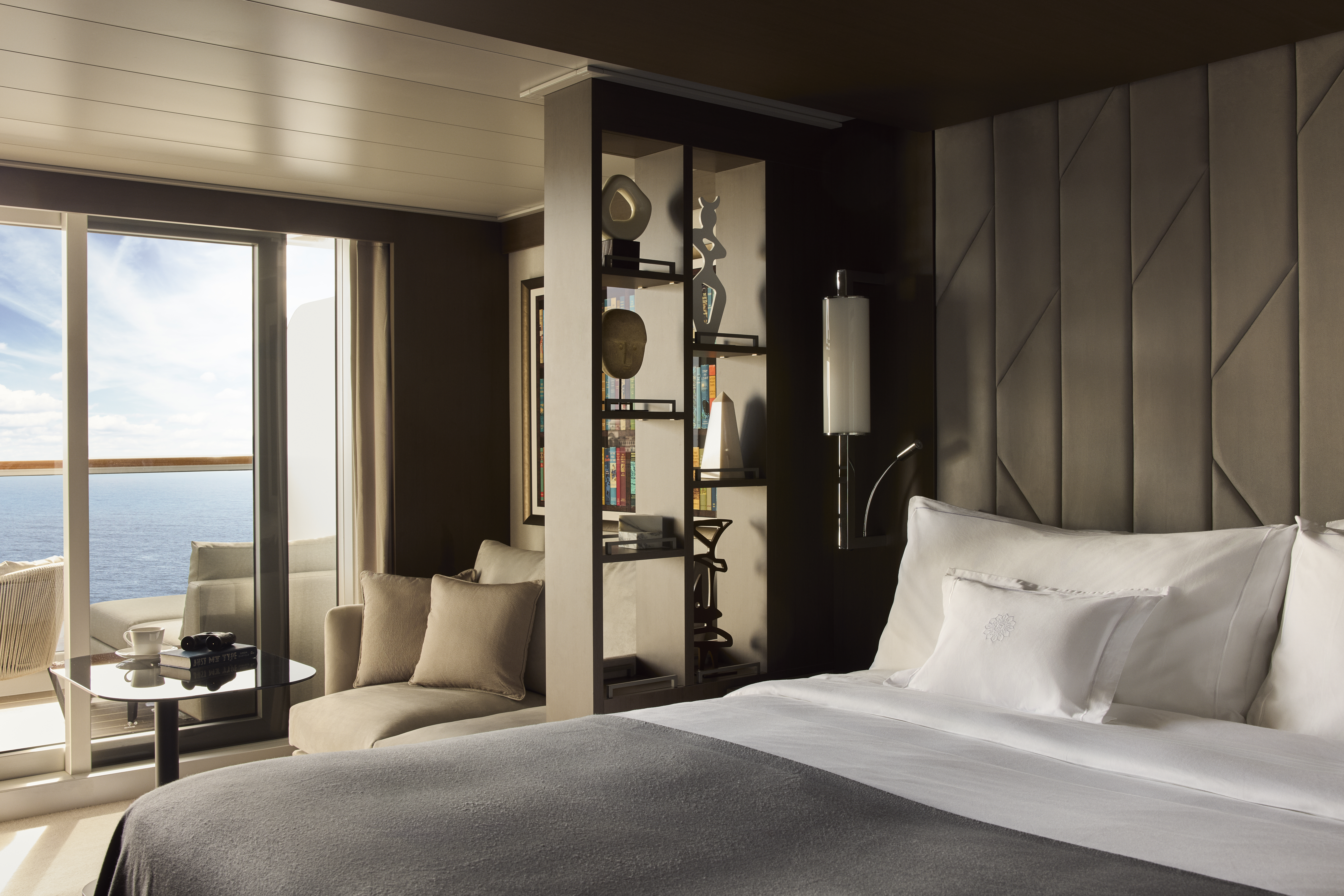 Designen för sviterna har tagits fram i samarbete med De Jorio Luxury och arkitekt- och inredningsstudion NenMar