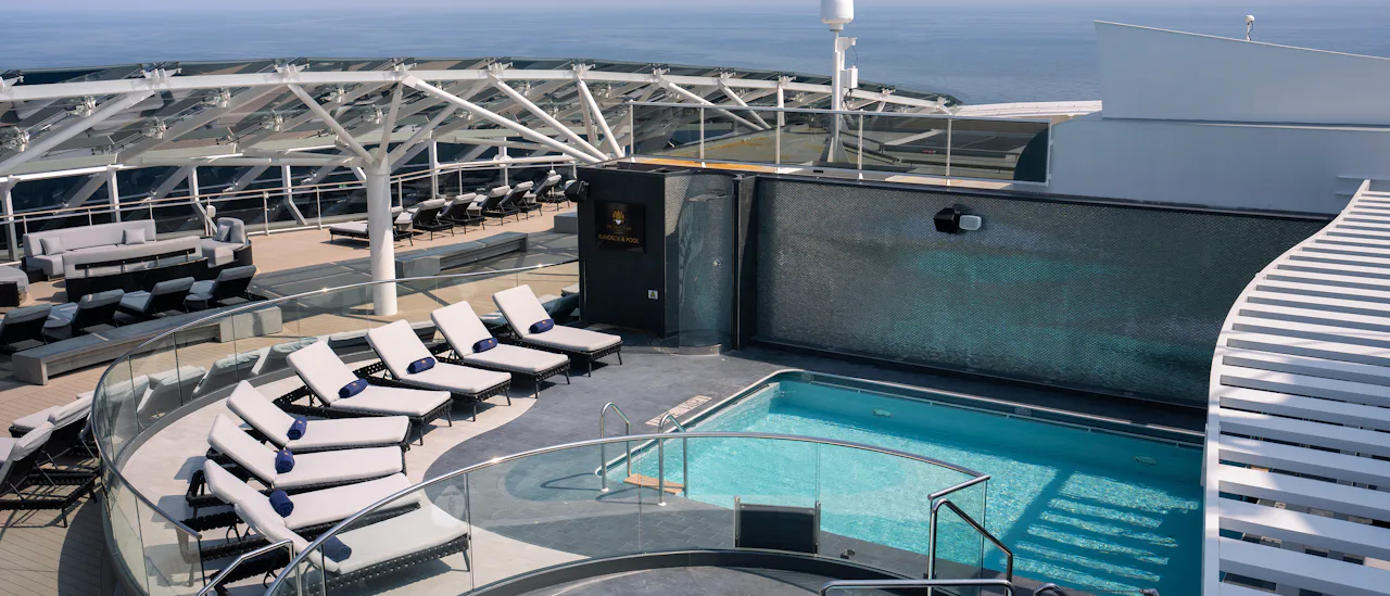 MSC Yacht Club erbjuder en privat upplevelse inklusive en restaurang, lounge, bar, pool och mer
