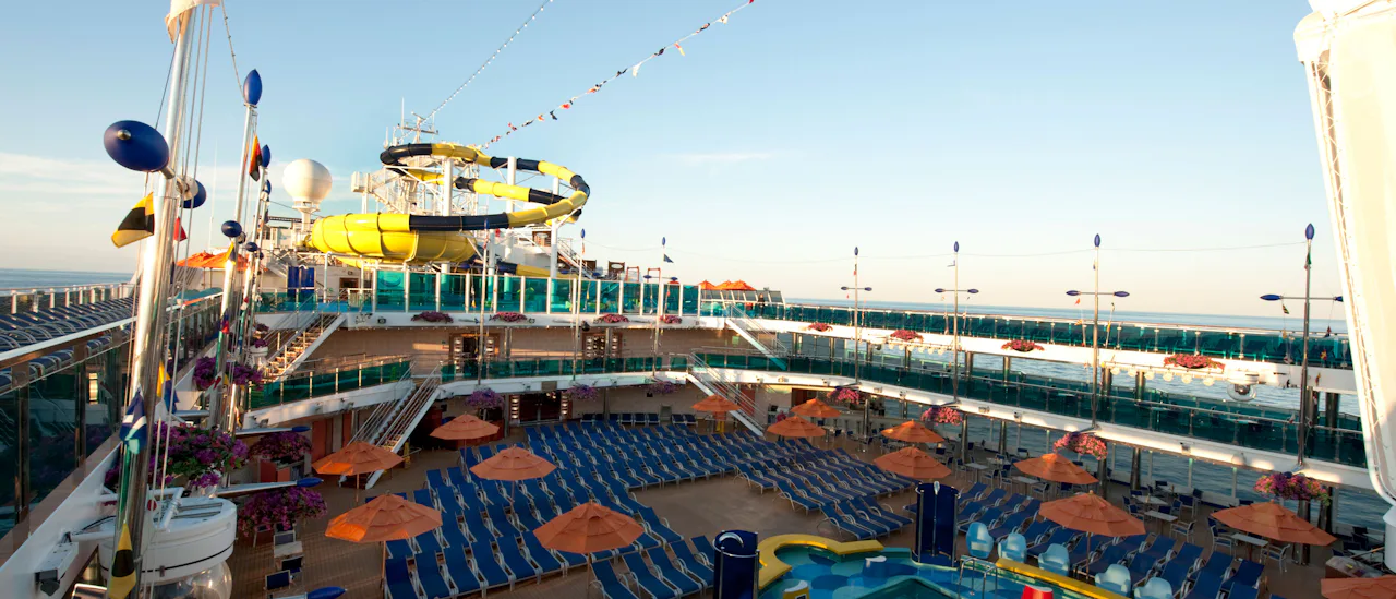 Välkommen till pooldäcket