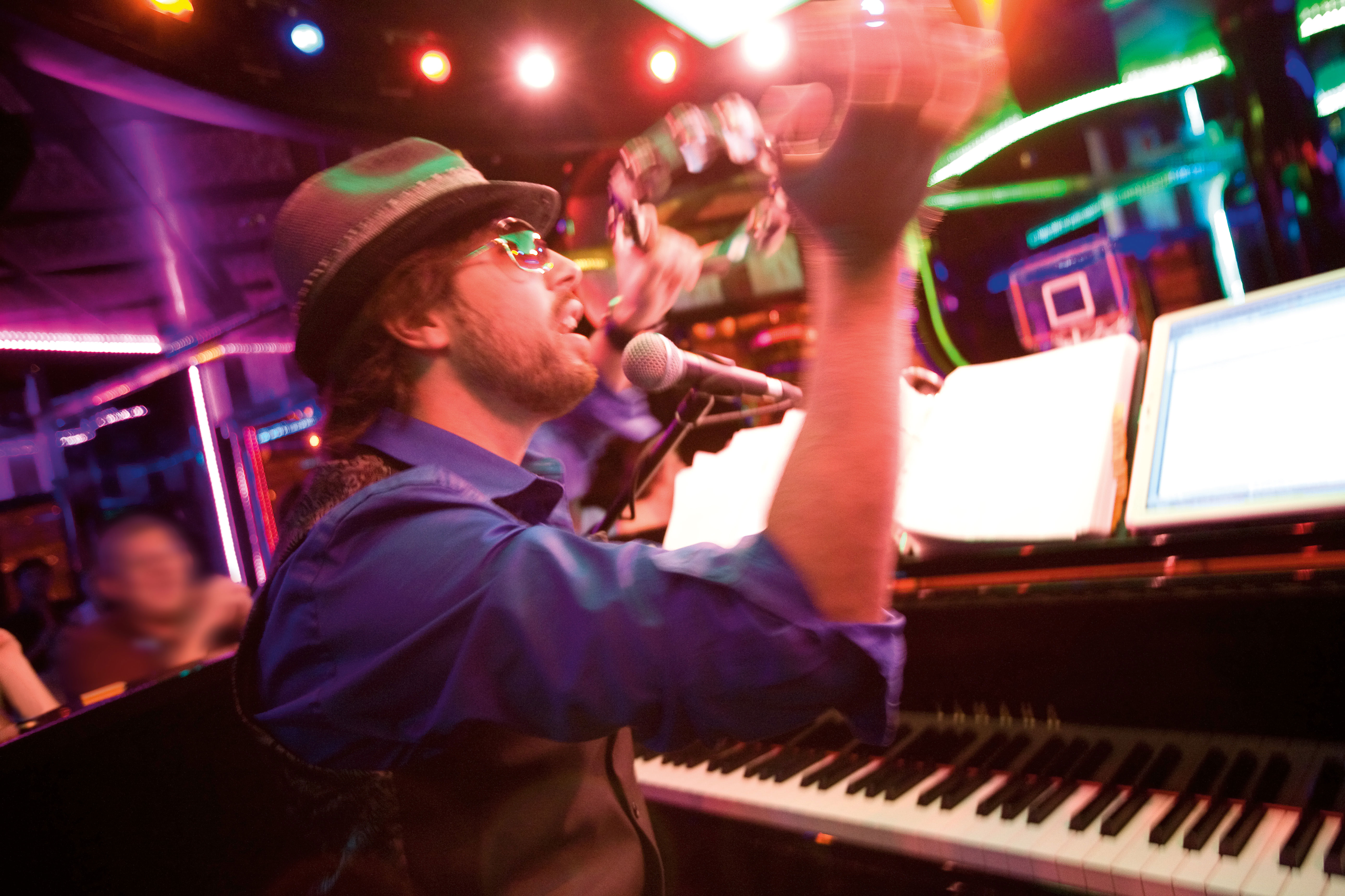 Hög stämning i Pianobaren.