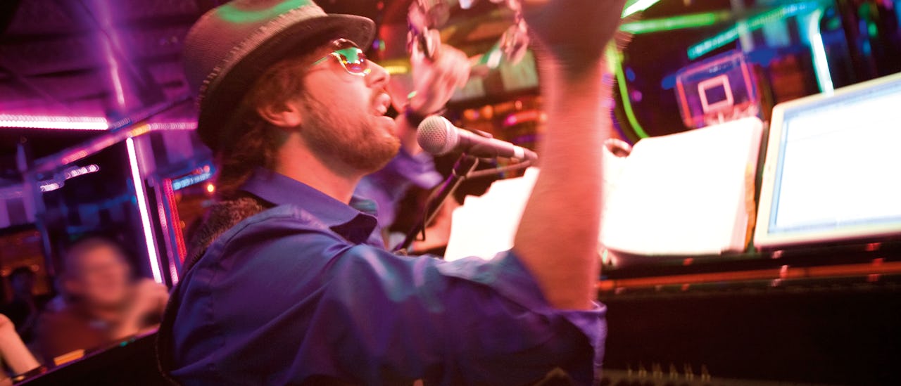 Hög stämning i Pianobaren.